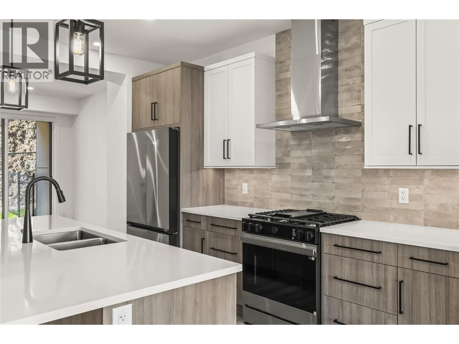 2835 Canyon Crest Drive Unit# 17