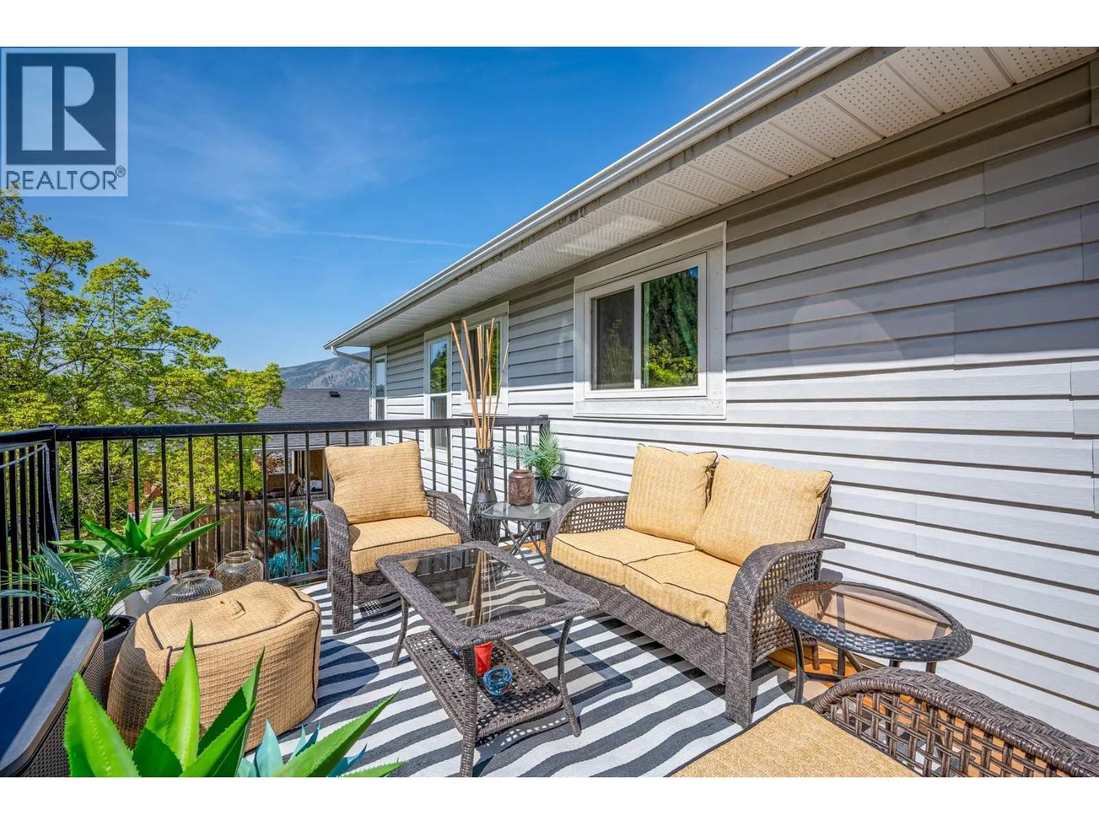 1141 Lynden Road