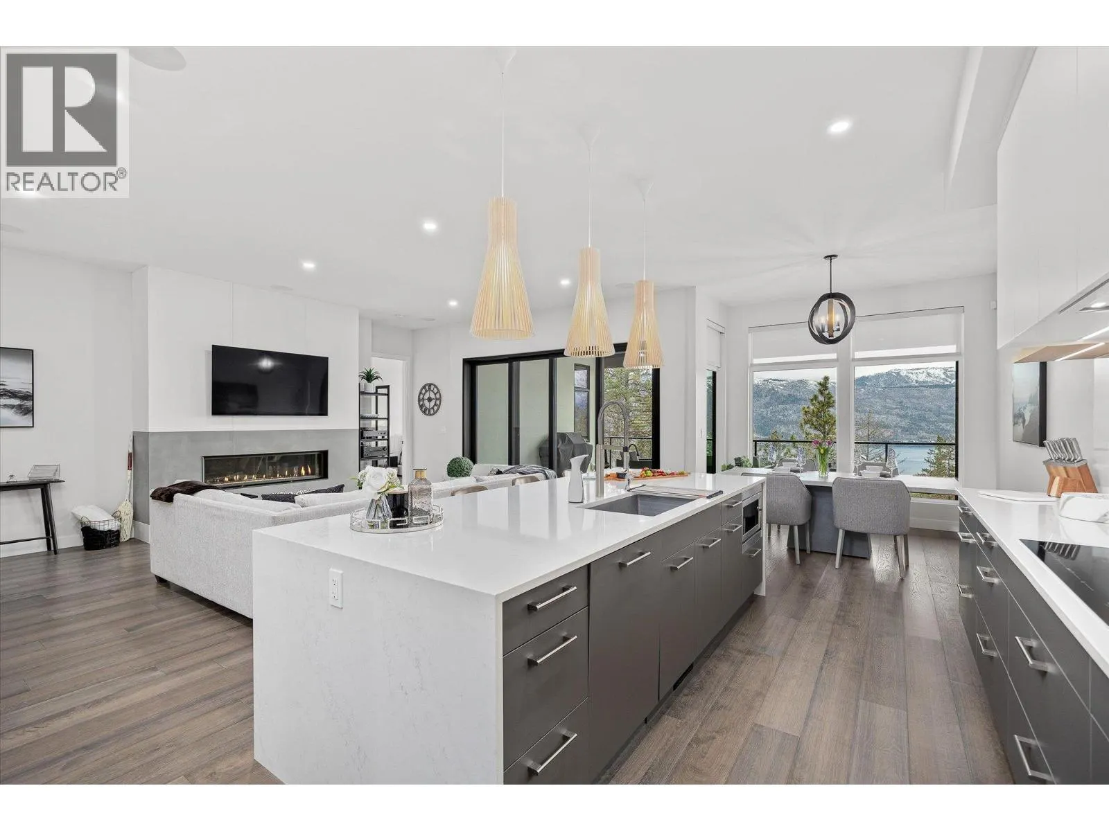10058 Beacon Hill Drive