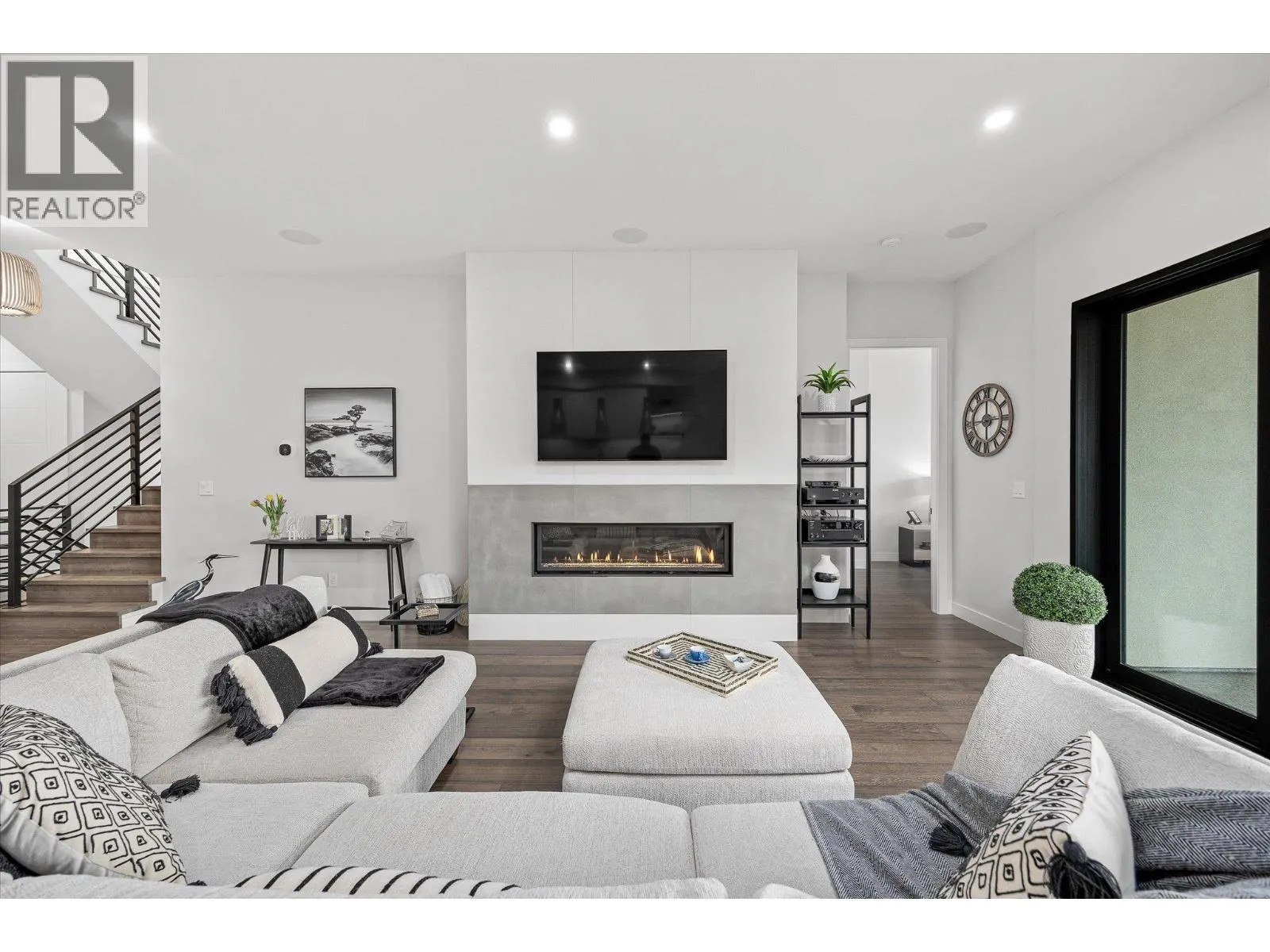 10058 Beacon Hill Drive