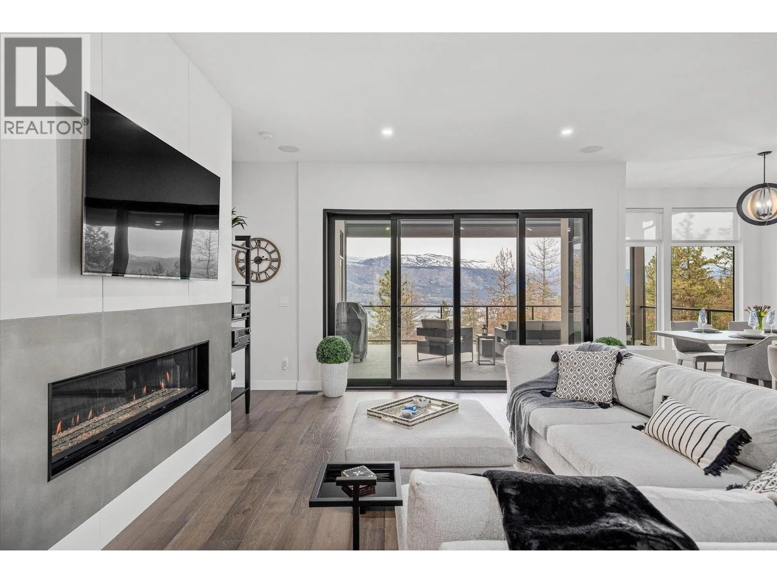 10058 Beacon Hill Drive