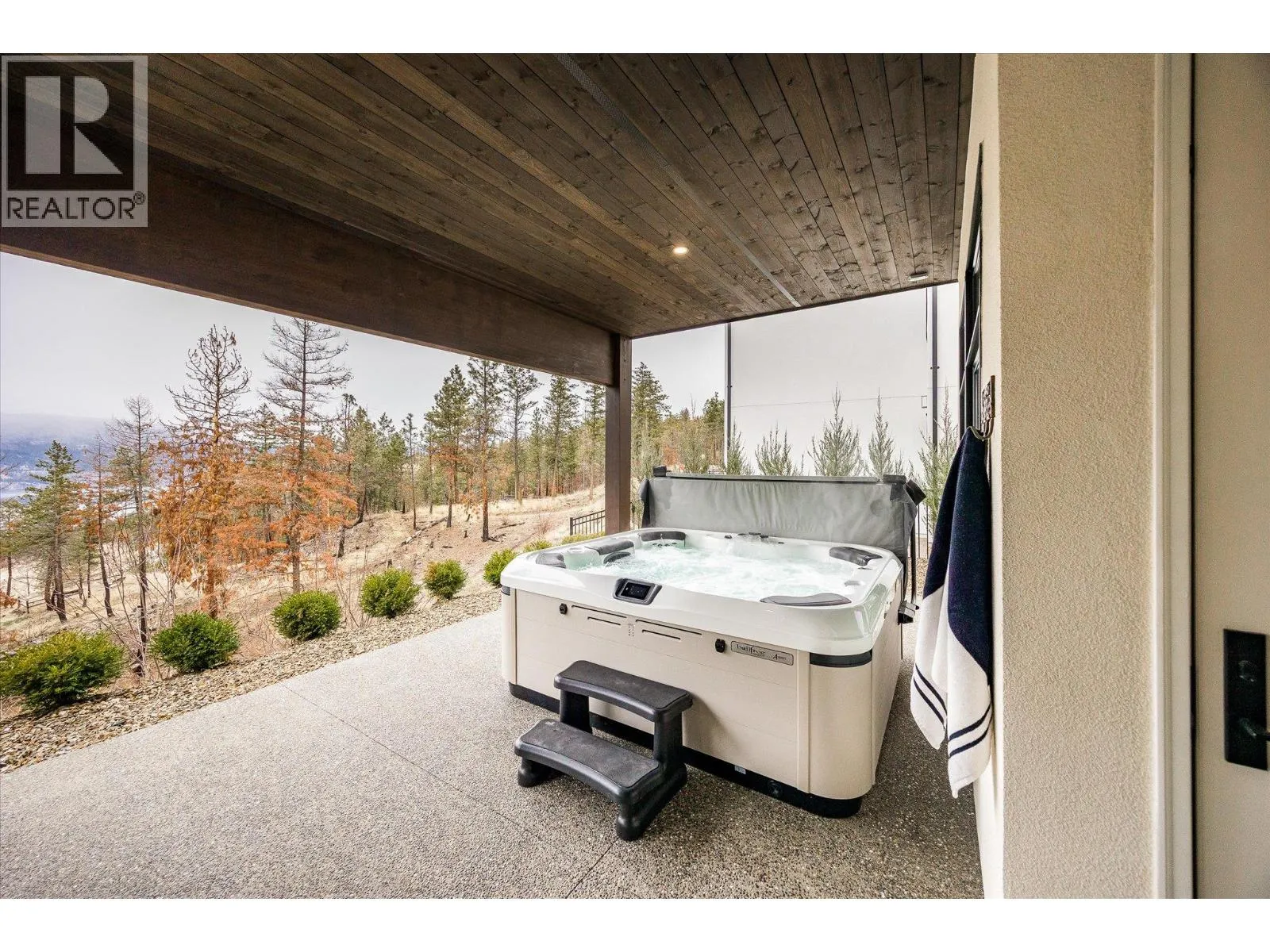 10058 Beacon Hill Drive