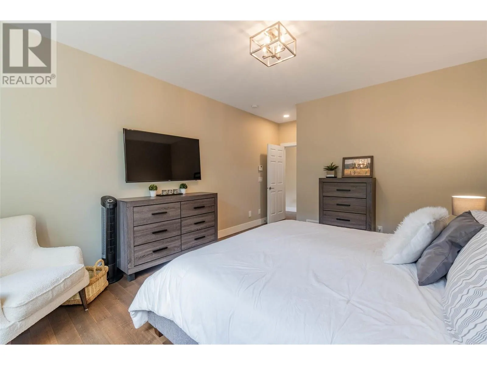 6833 MEADOWS Drive Unit# 24