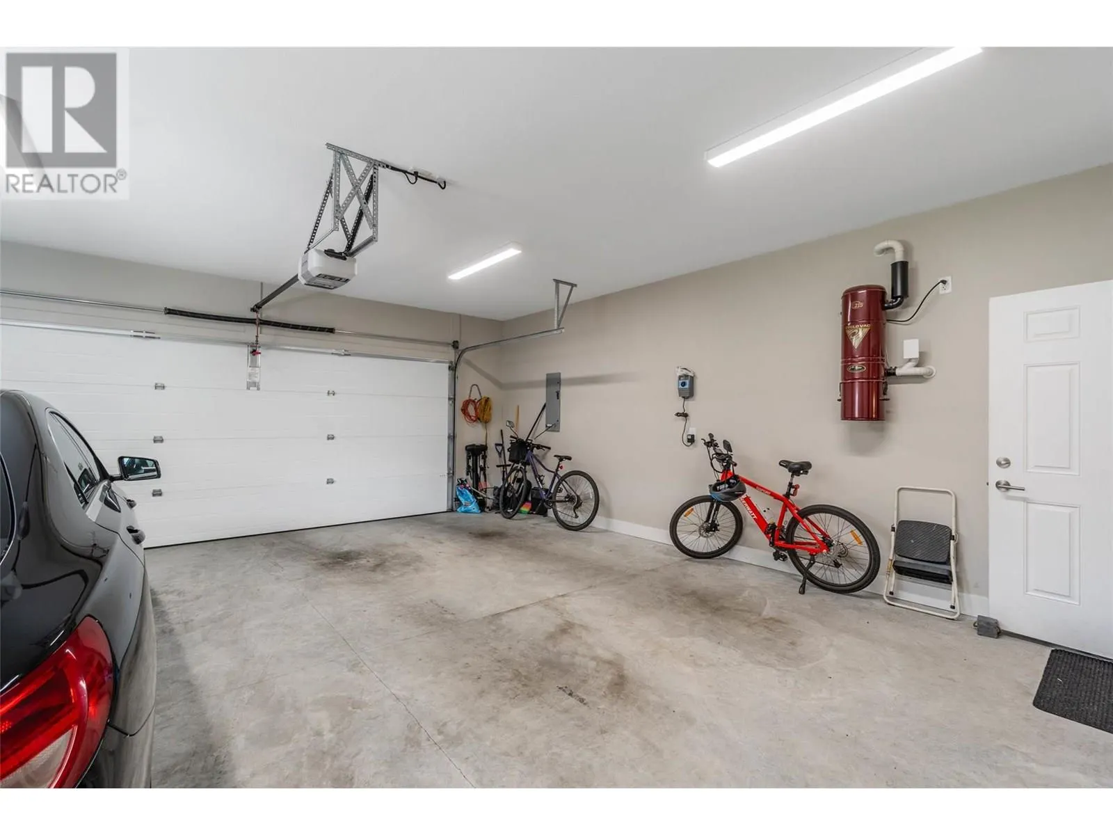 6833 MEADOWS Drive Unit# 24