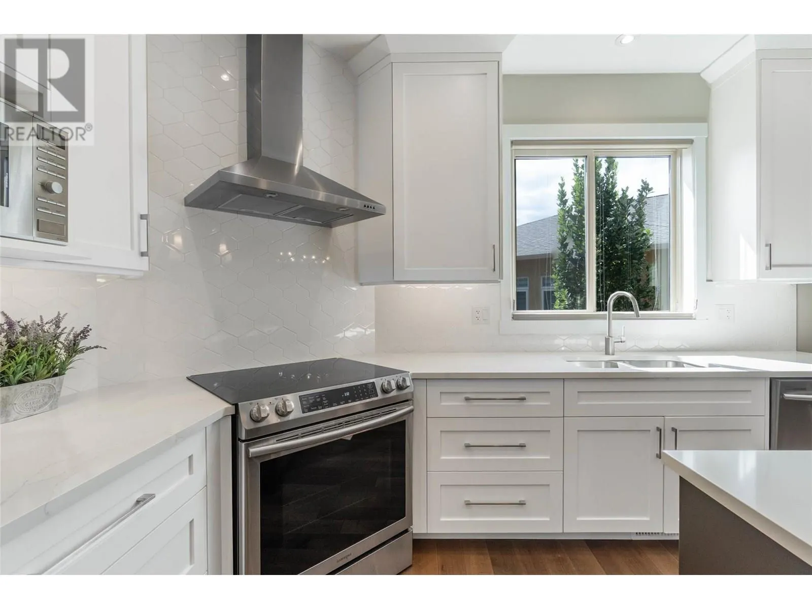 6833 MEADOWS Drive Unit# 24