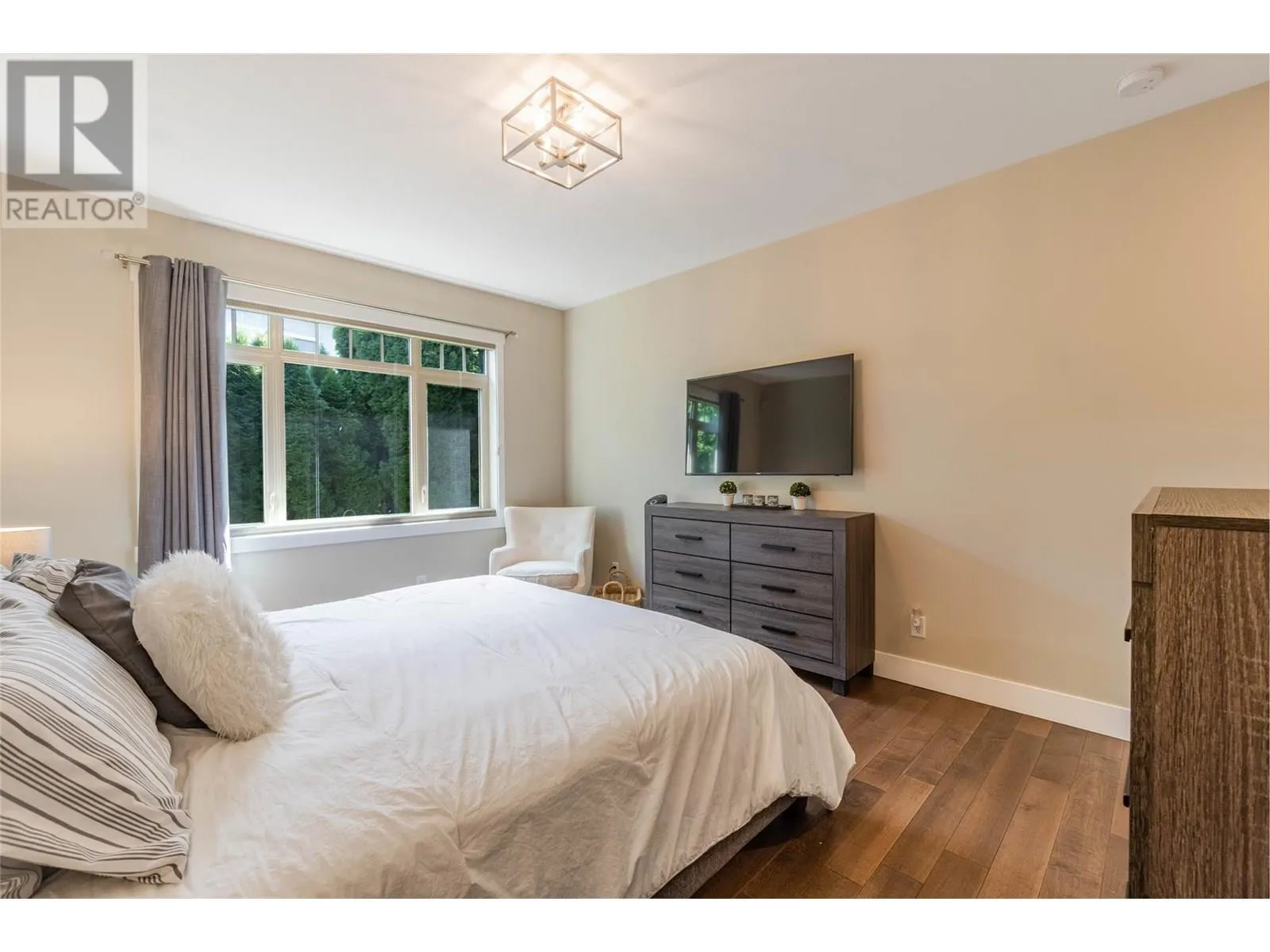6833 MEADOWS Drive Unit# 24