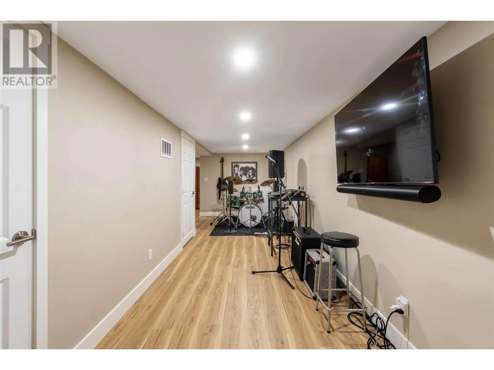 6833 MEADOWS Drive Unit# 24
