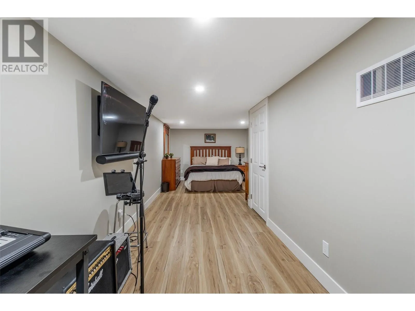 6833 MEADOWS Drive Unit# 24