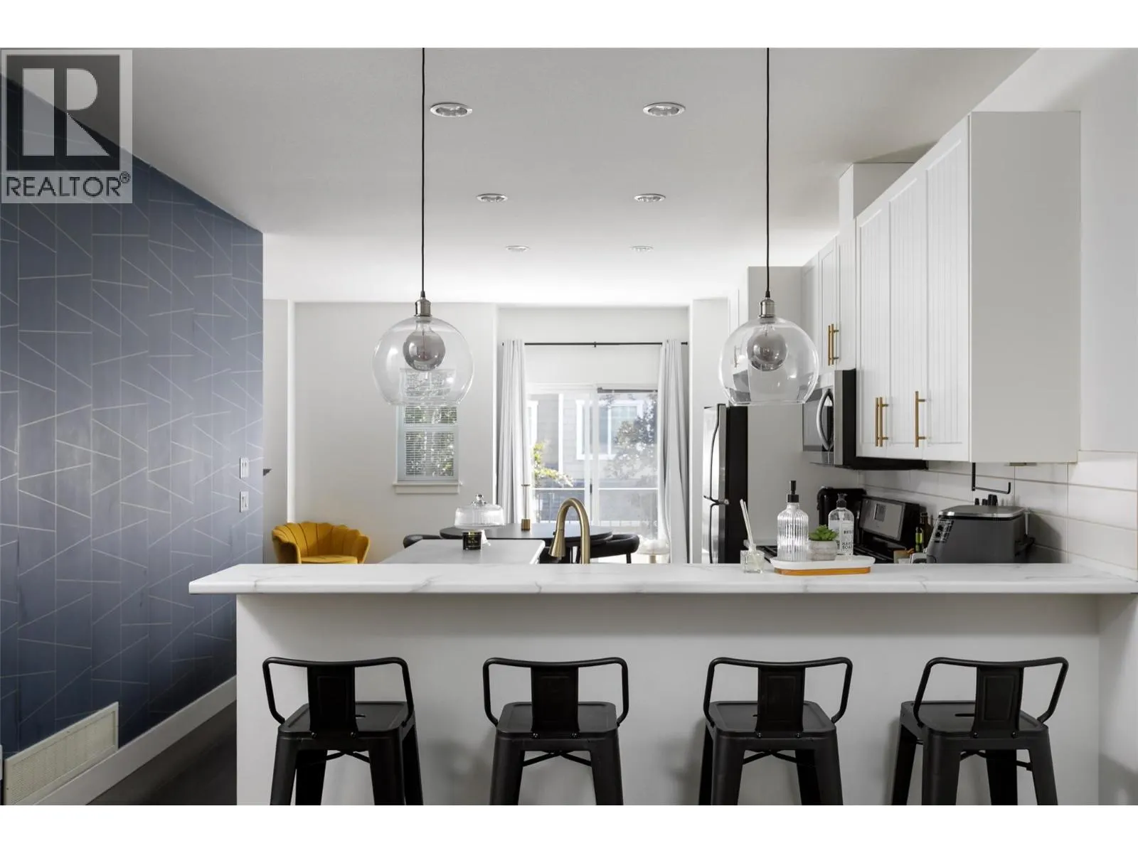 600 SHERWOOD Road Unit# 21