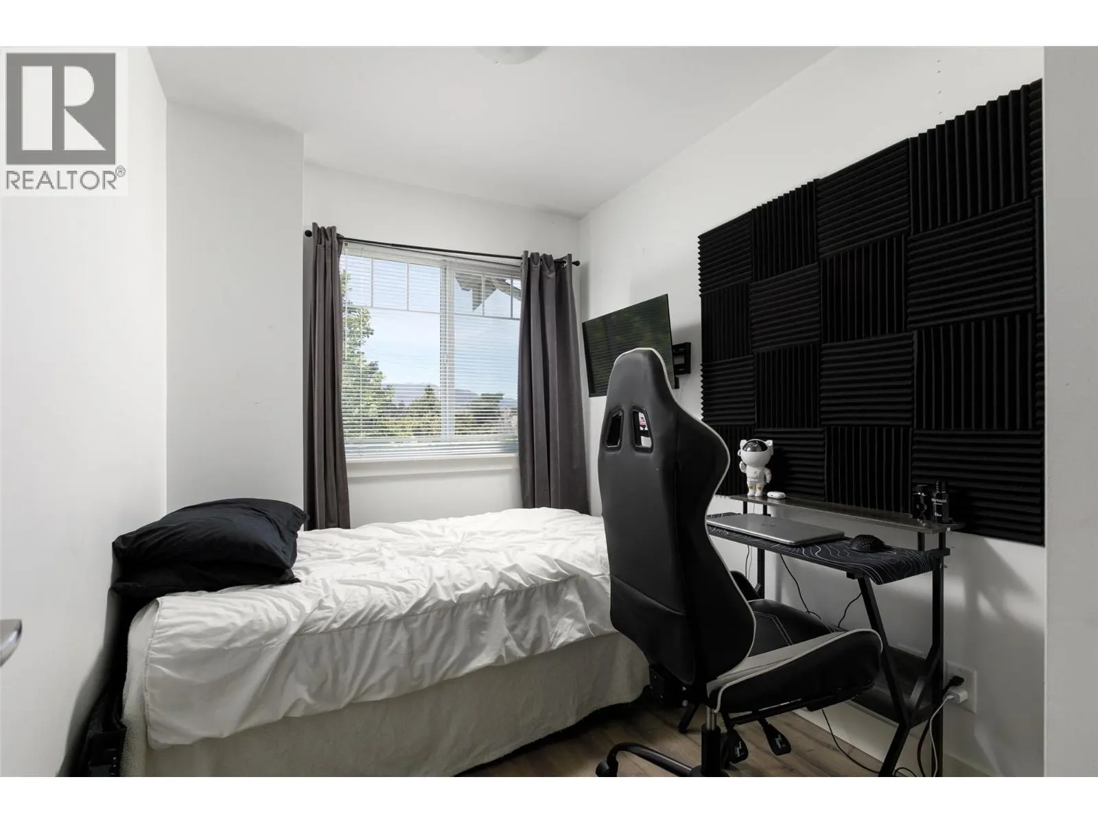 600 SHERWOOD Road Unit# 21