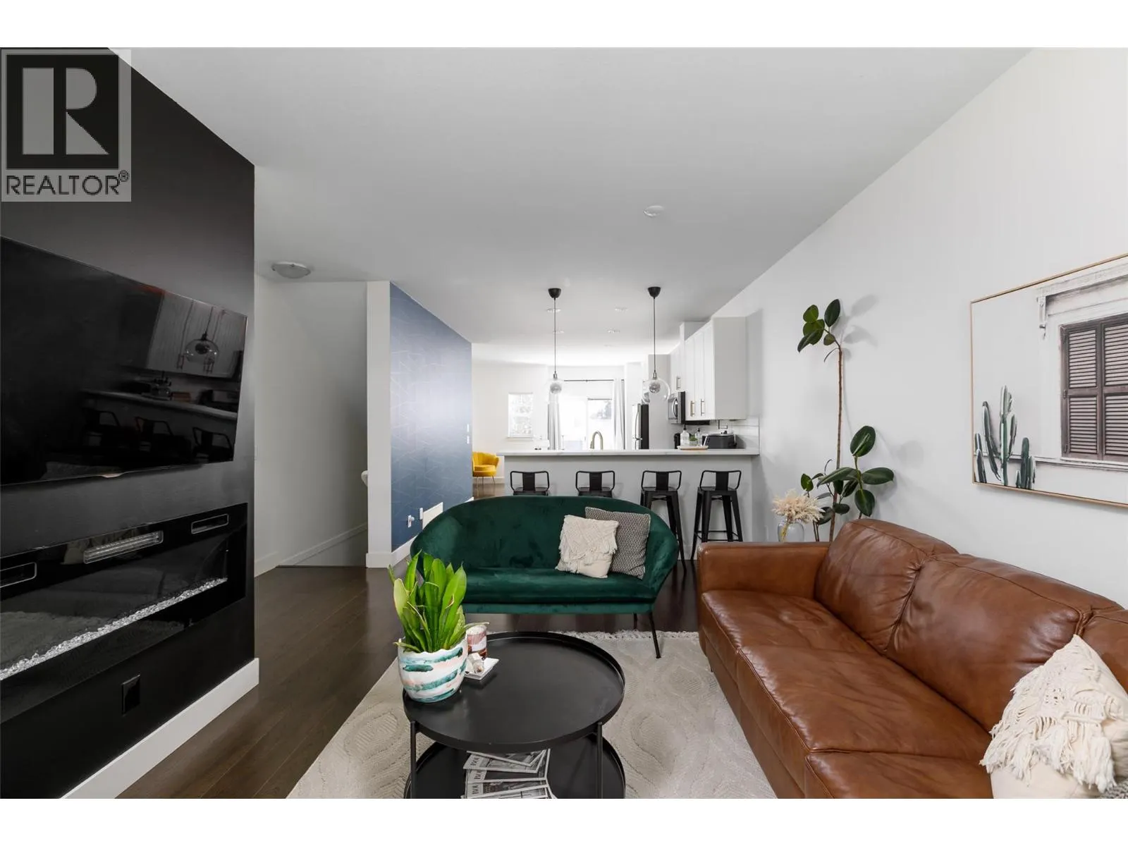 600 SHERWOOD Road Unit# 21