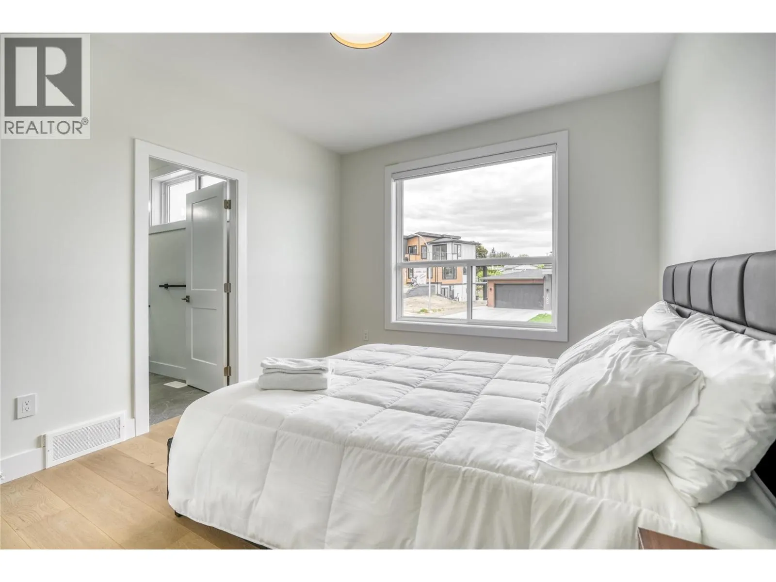 1047 Oak Barrel Place