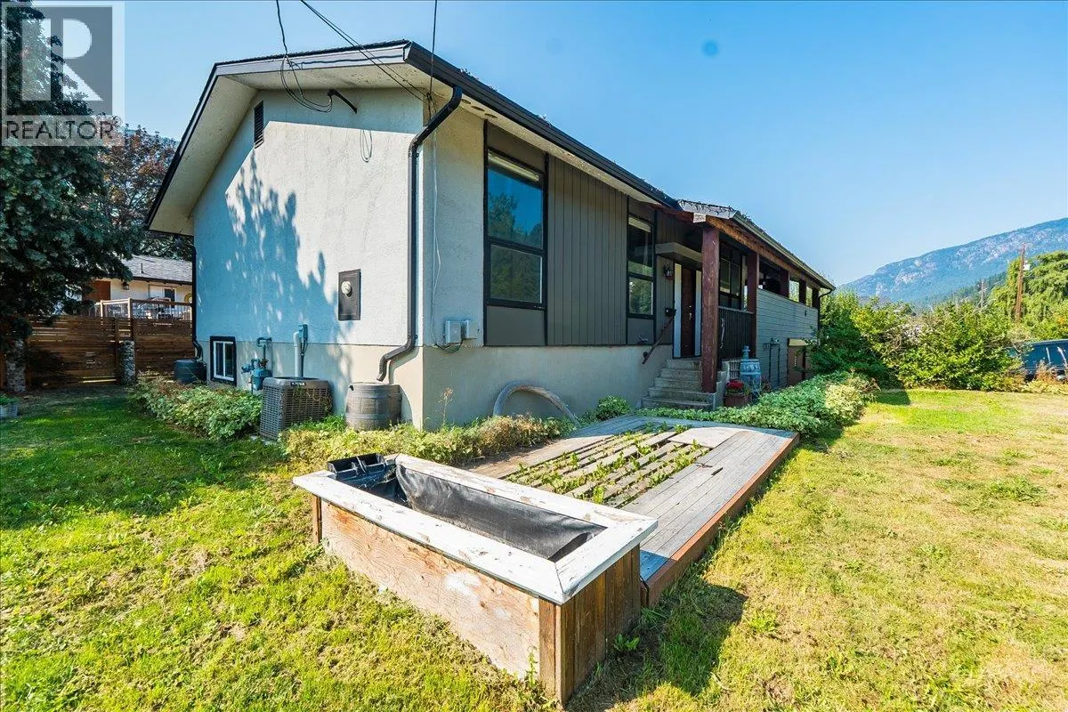 1056 CLARKE Road