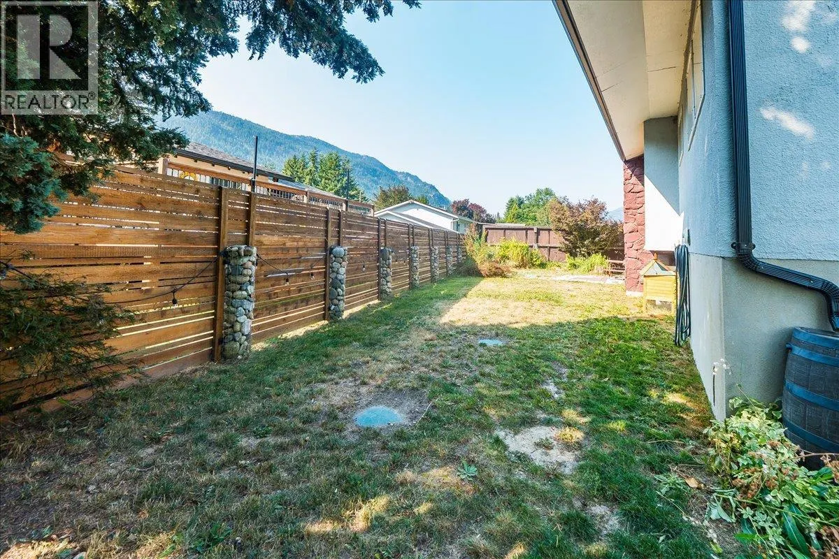 1056 CLARKE Road