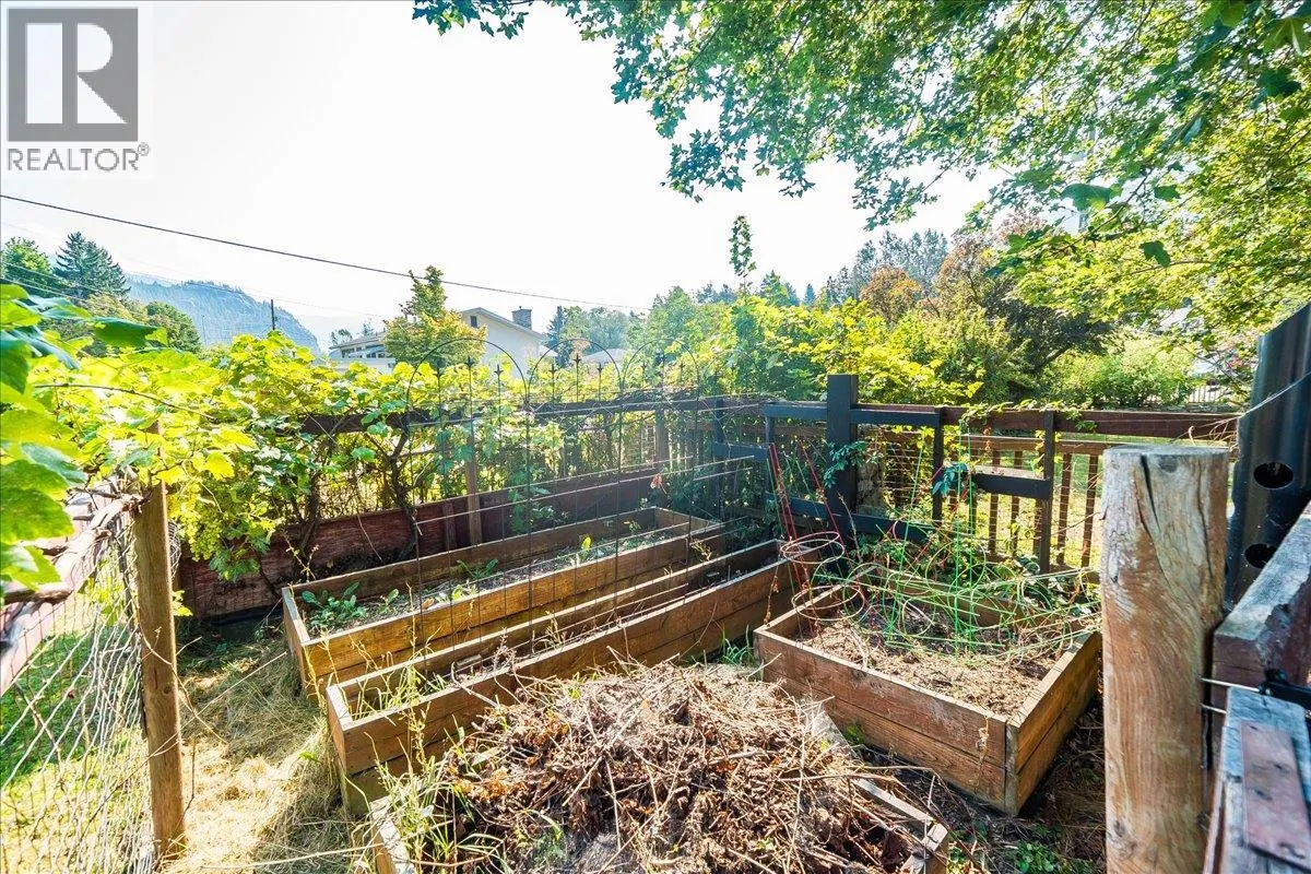 1056 CLARKE Road