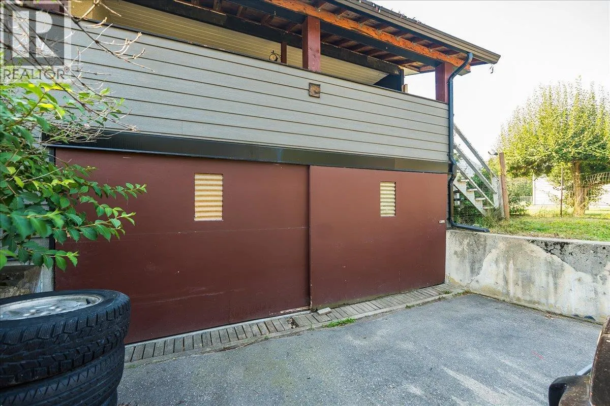 1056 CLARKE Road