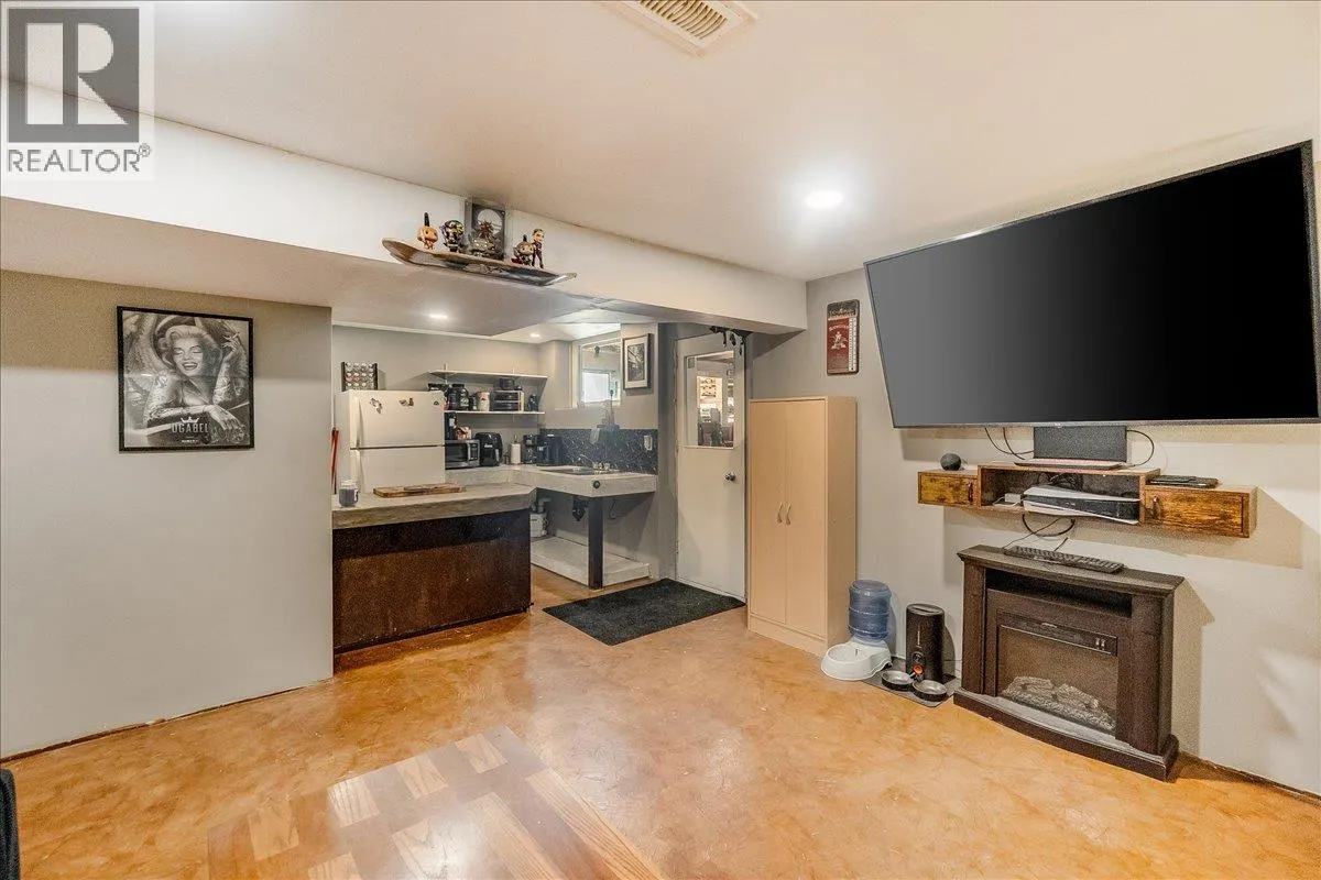 1056 CLARKE Road