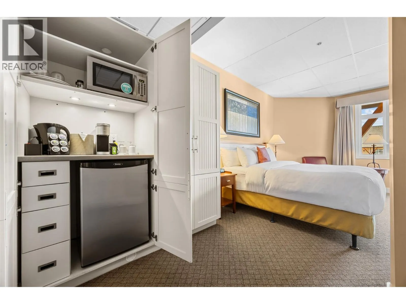 12811 Lakeshore Drive S Unit# 633/634