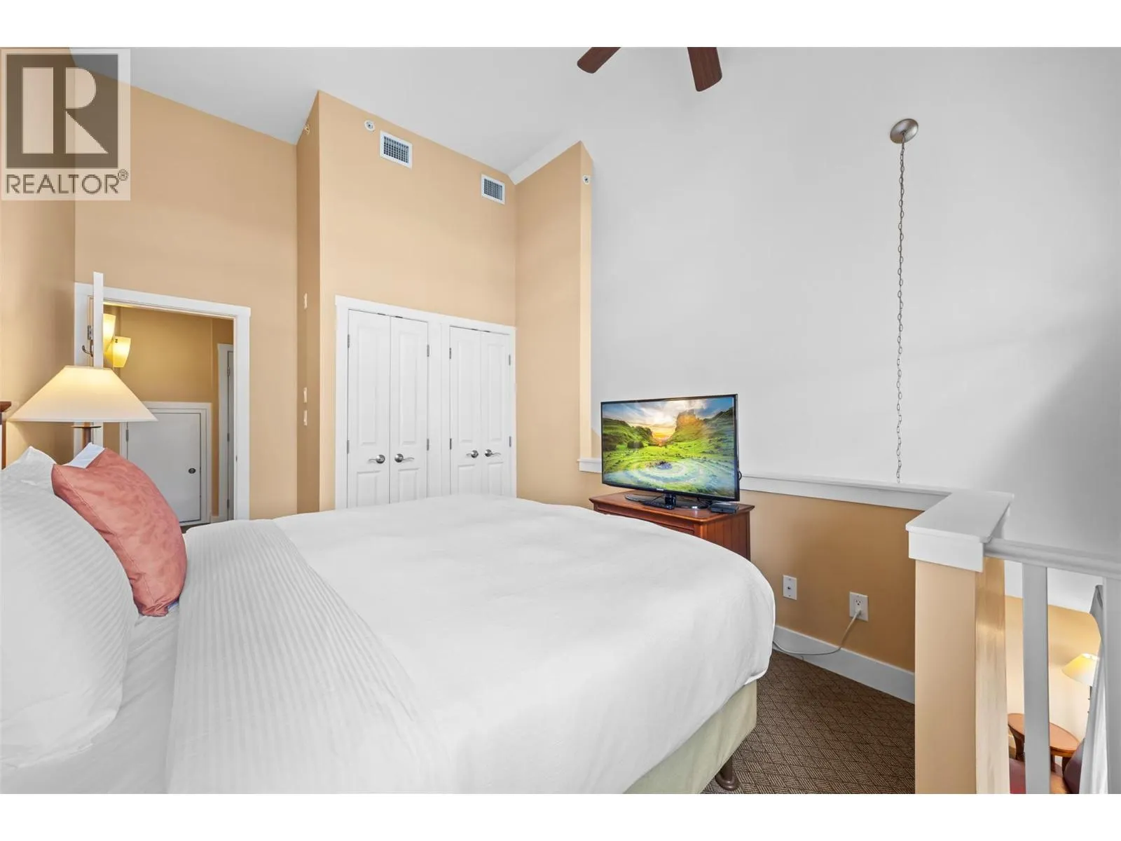 12811 Lakeshore Drive S Unit# 633/634