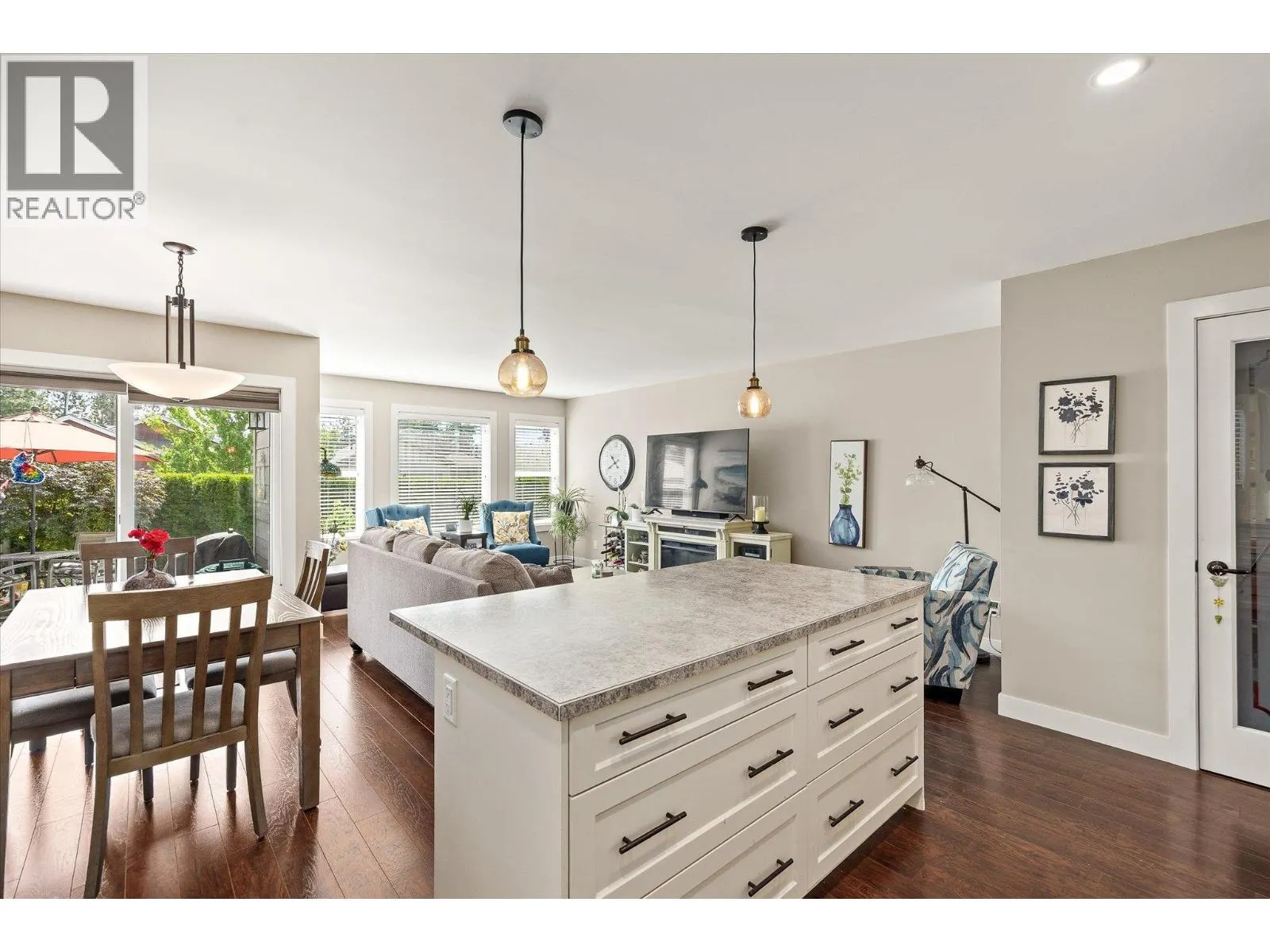 3357 Kingfisher Road