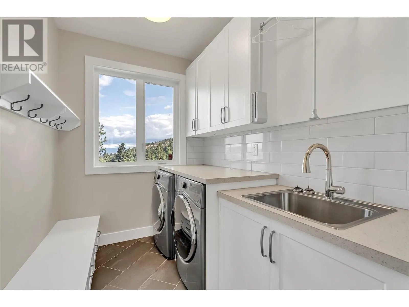 135 Flagstone Rise