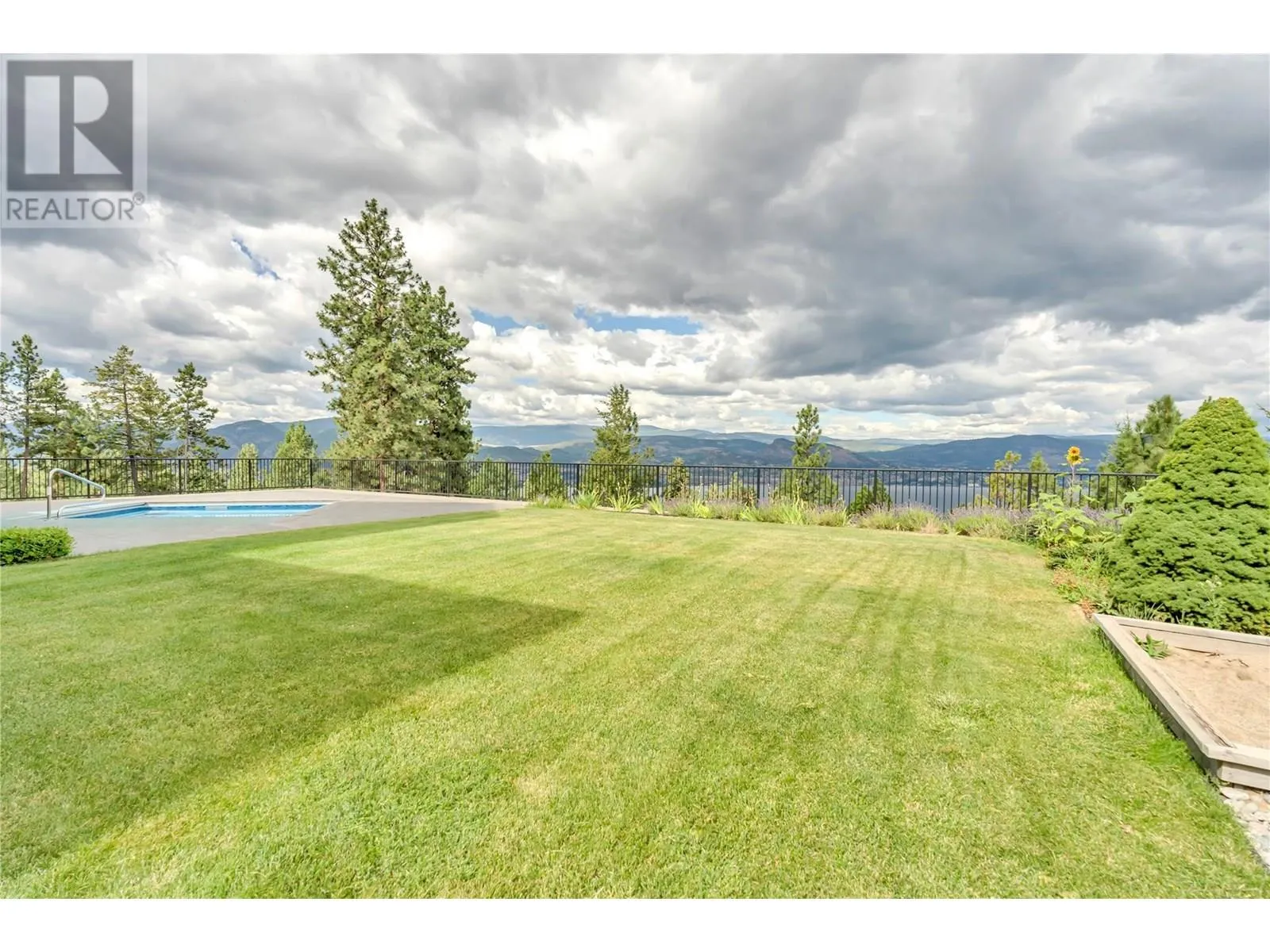 135 Flagstone Rise