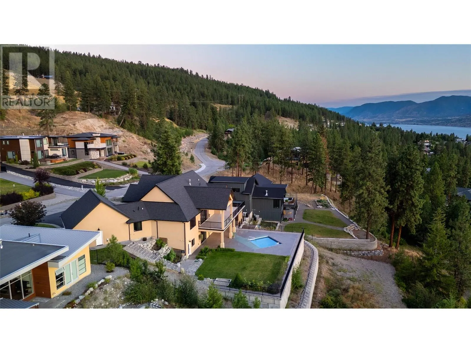 135 Flagstone Rise
