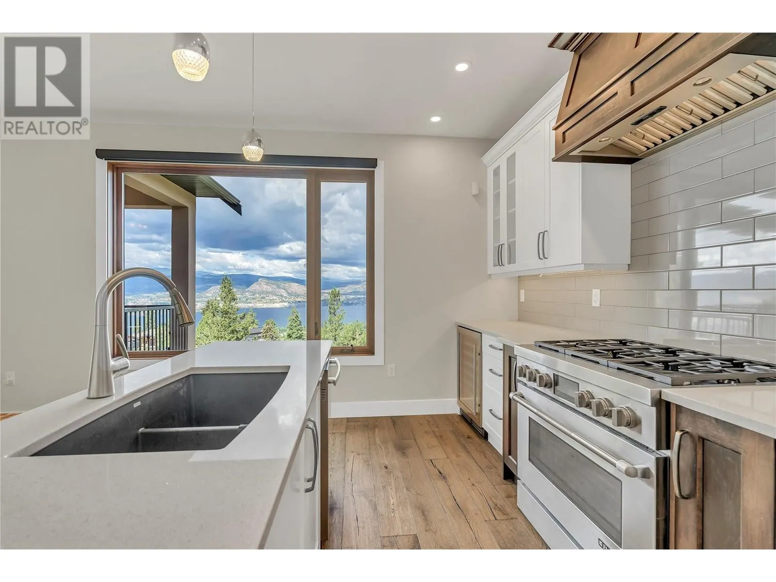 135 Flagstone Rise