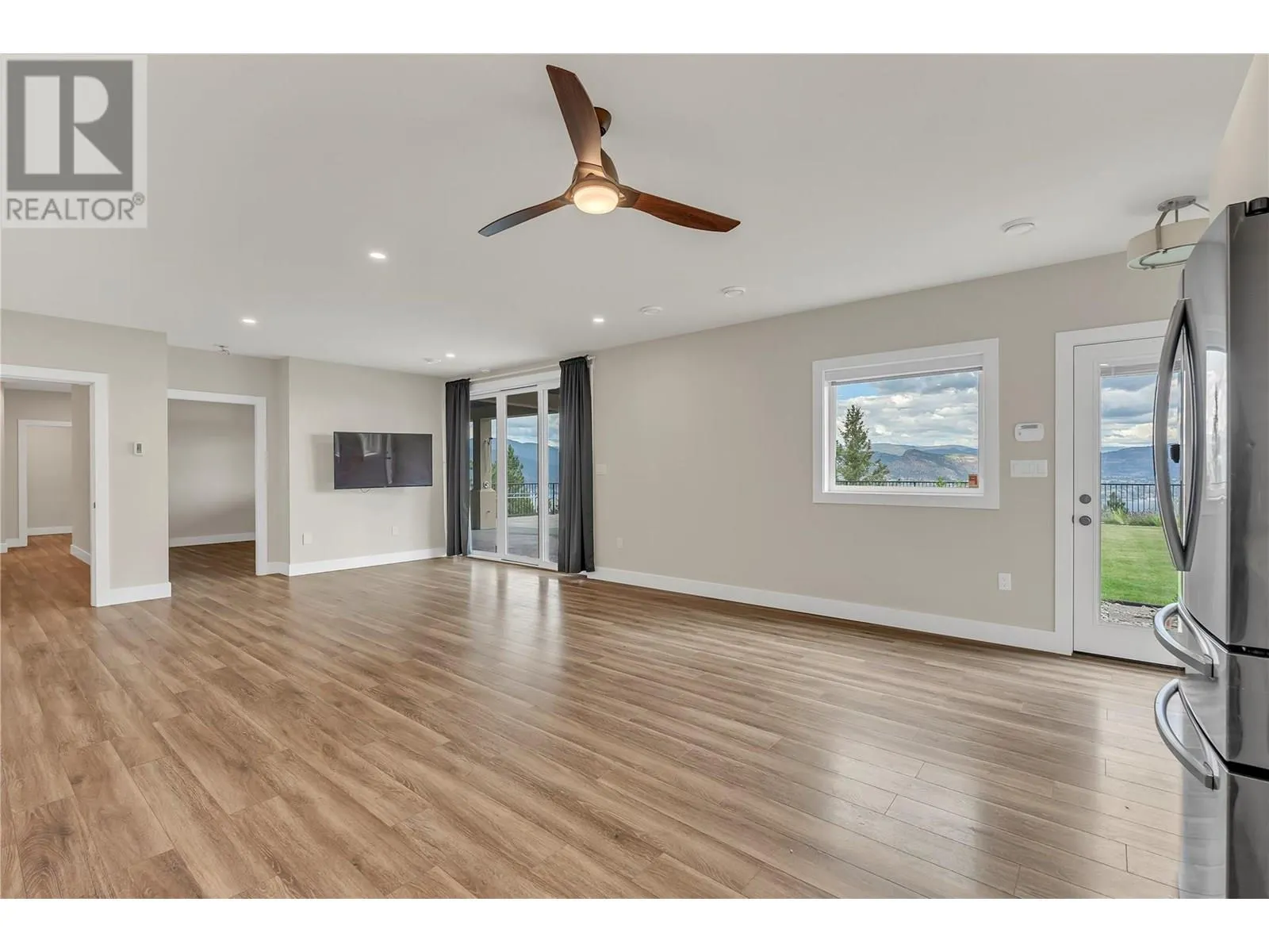 135 Flagstone Rise