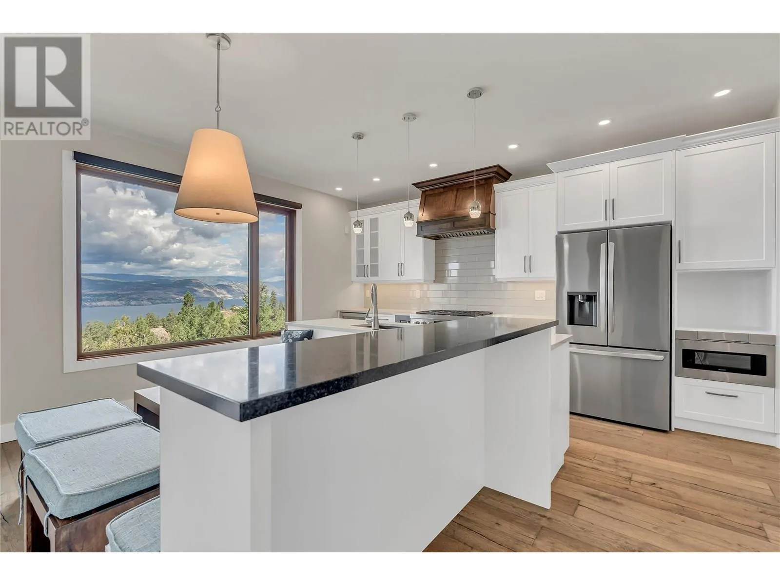 135 Flagstone Rise