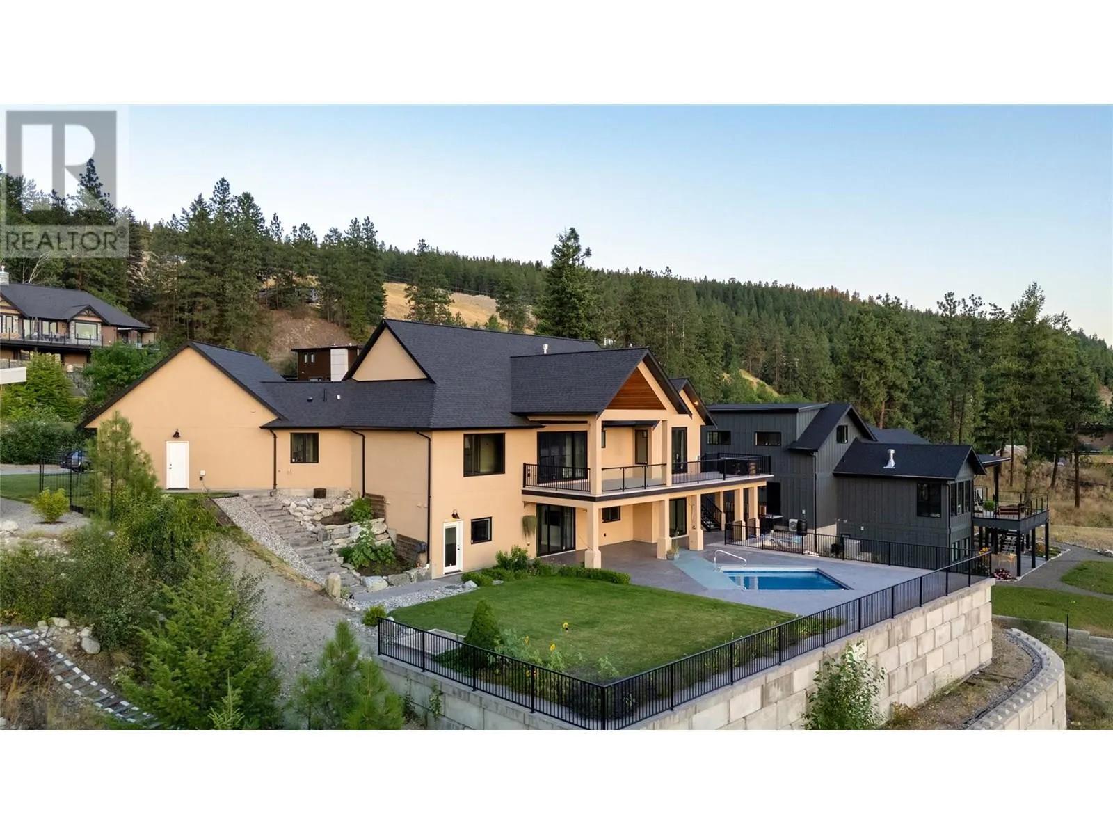 135 Flagstone Rise