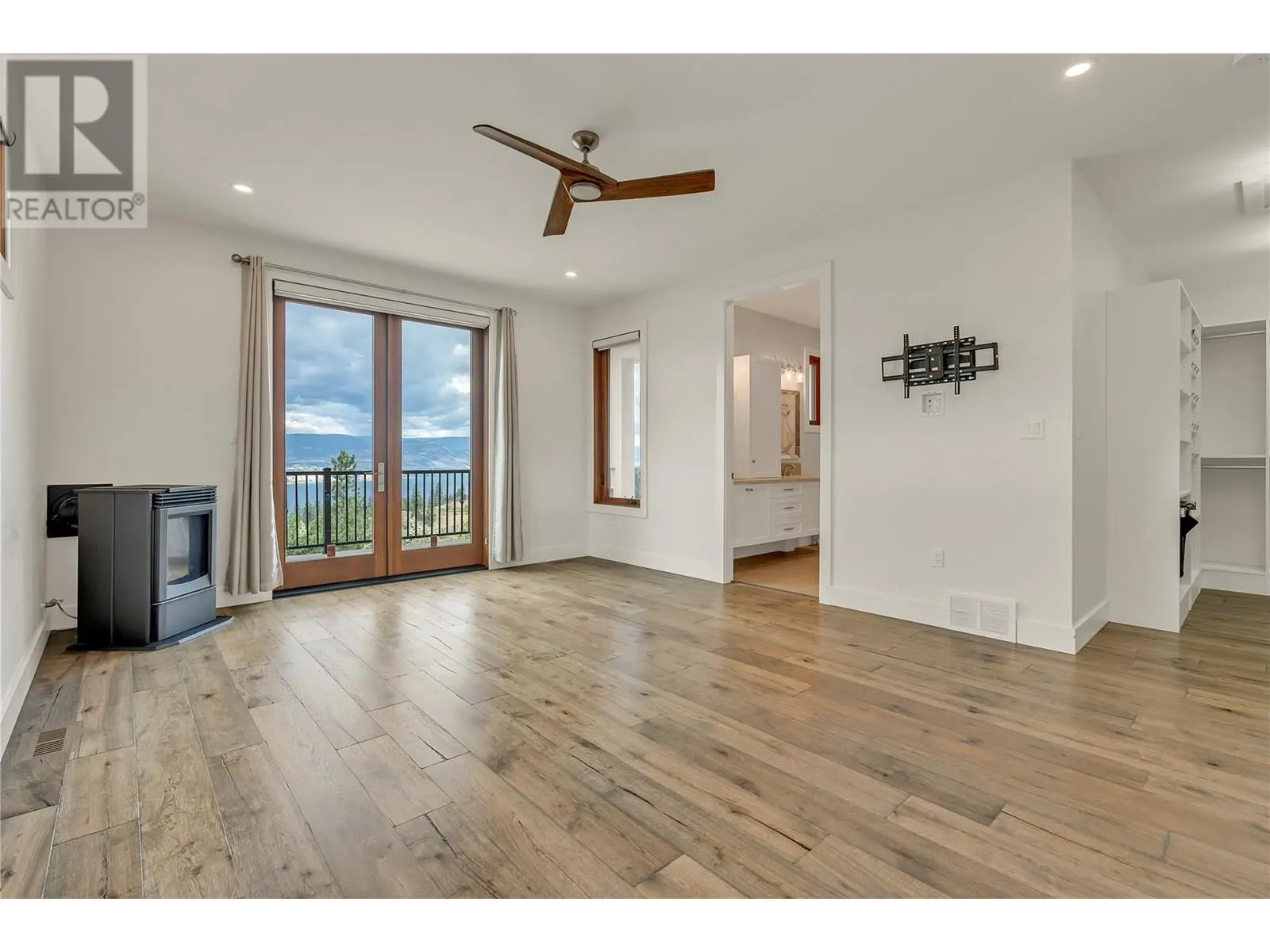 135 Flagstone Rise