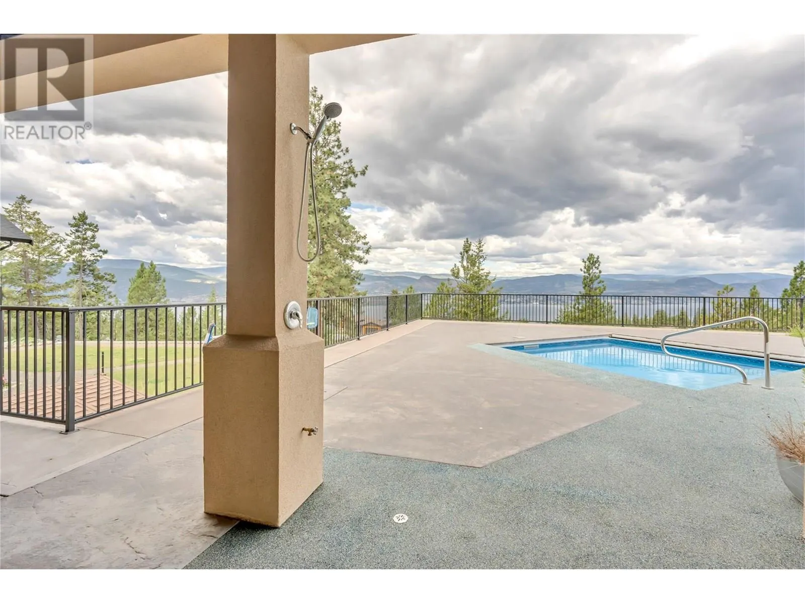 135 Flagstone Rise