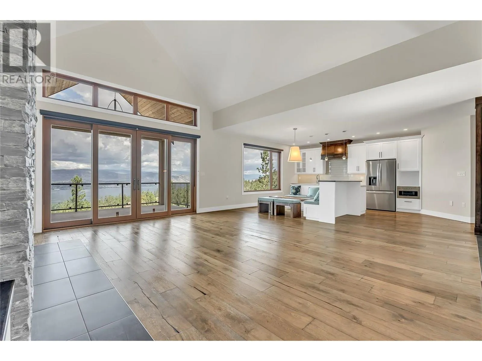 135 Flagstone Rise