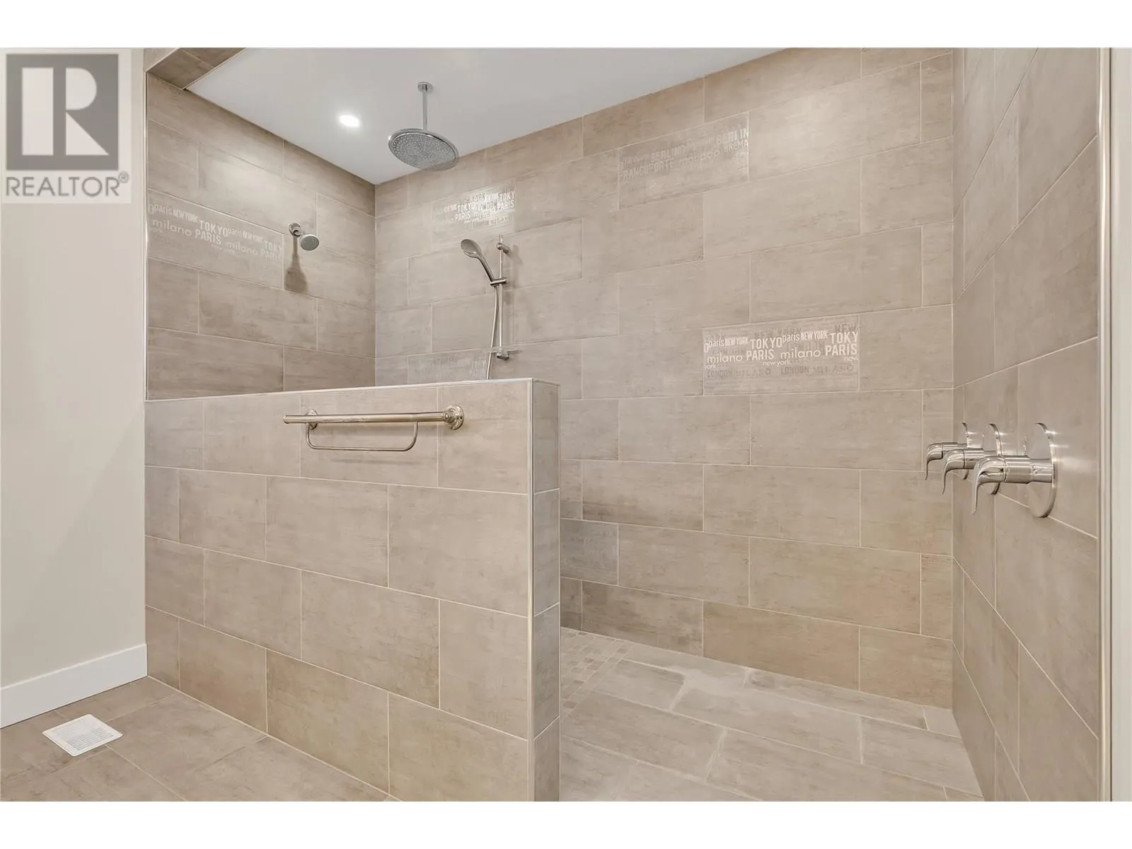 135 Flagstone Rise