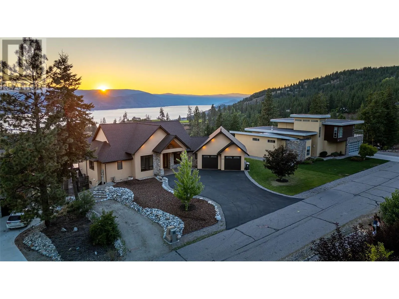 135 Flagstone Rise