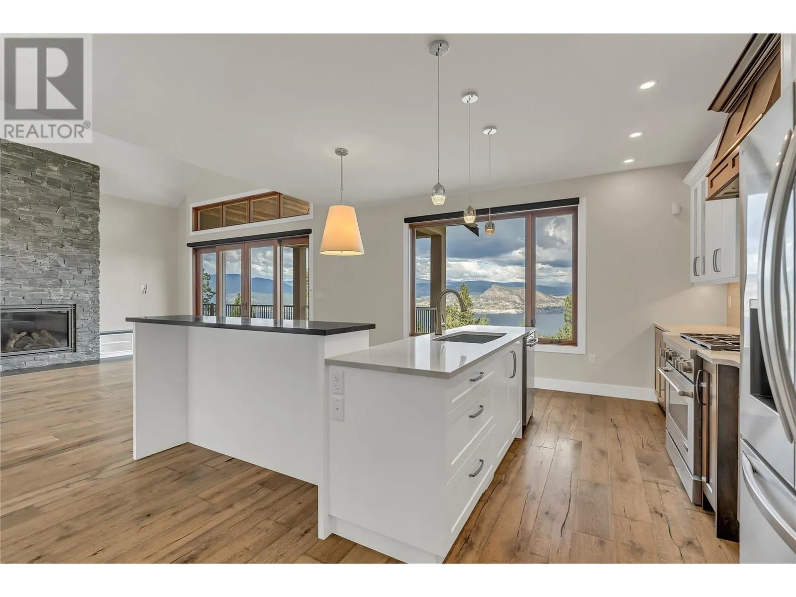 135 Flagstone Rise