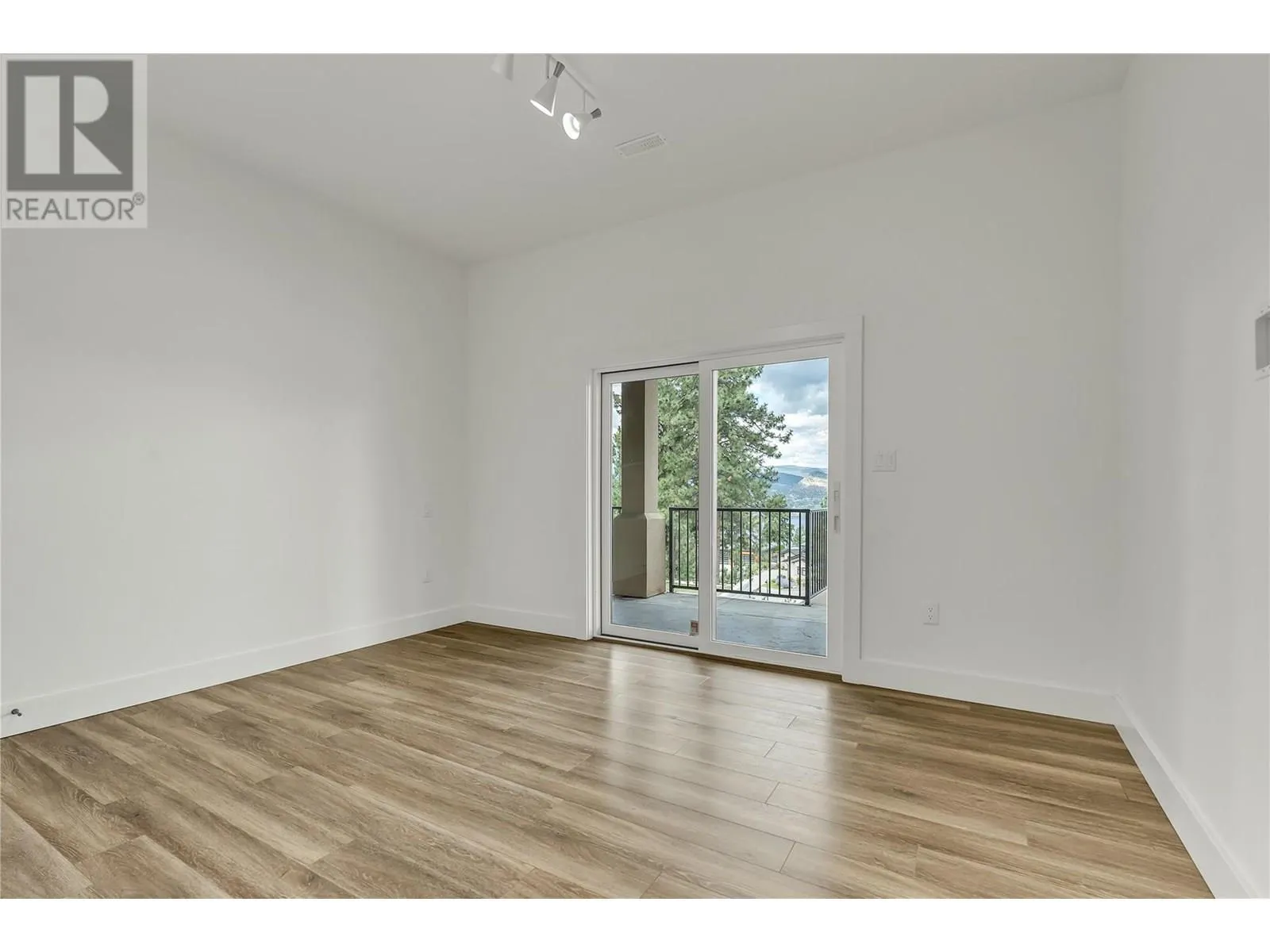 135 Flagstone Rise