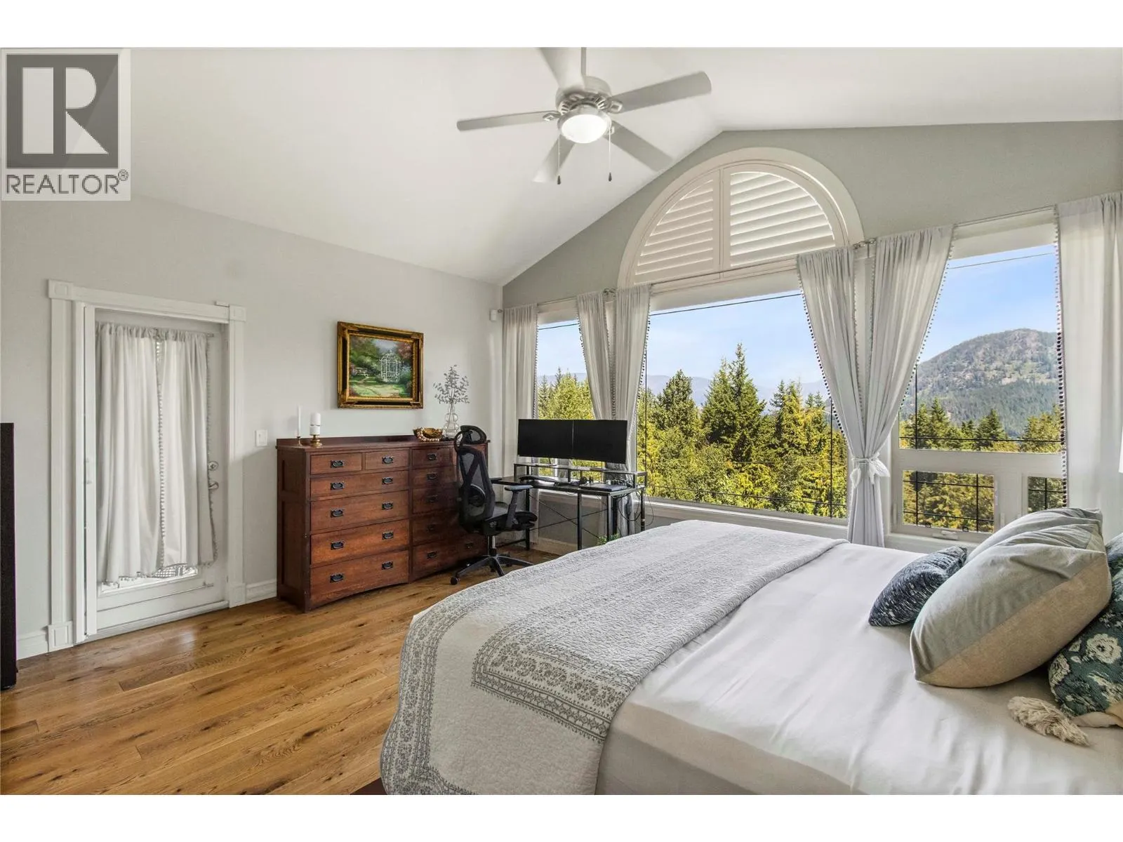 2422 Waverly Drive