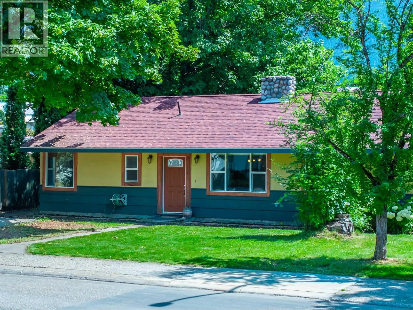 608 Mackenzie Avenue
