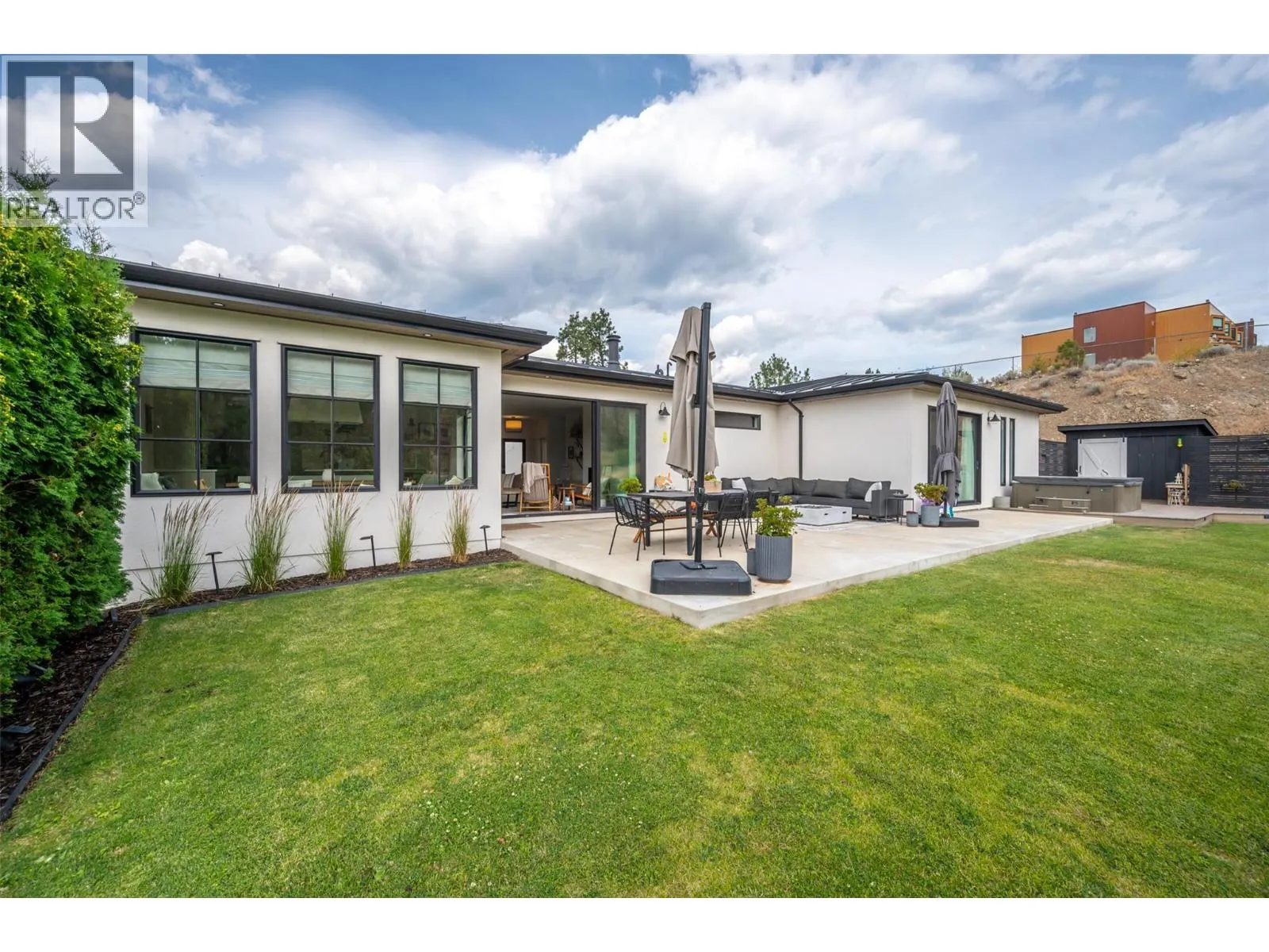 6709 VICTORIA Road Unit# 21