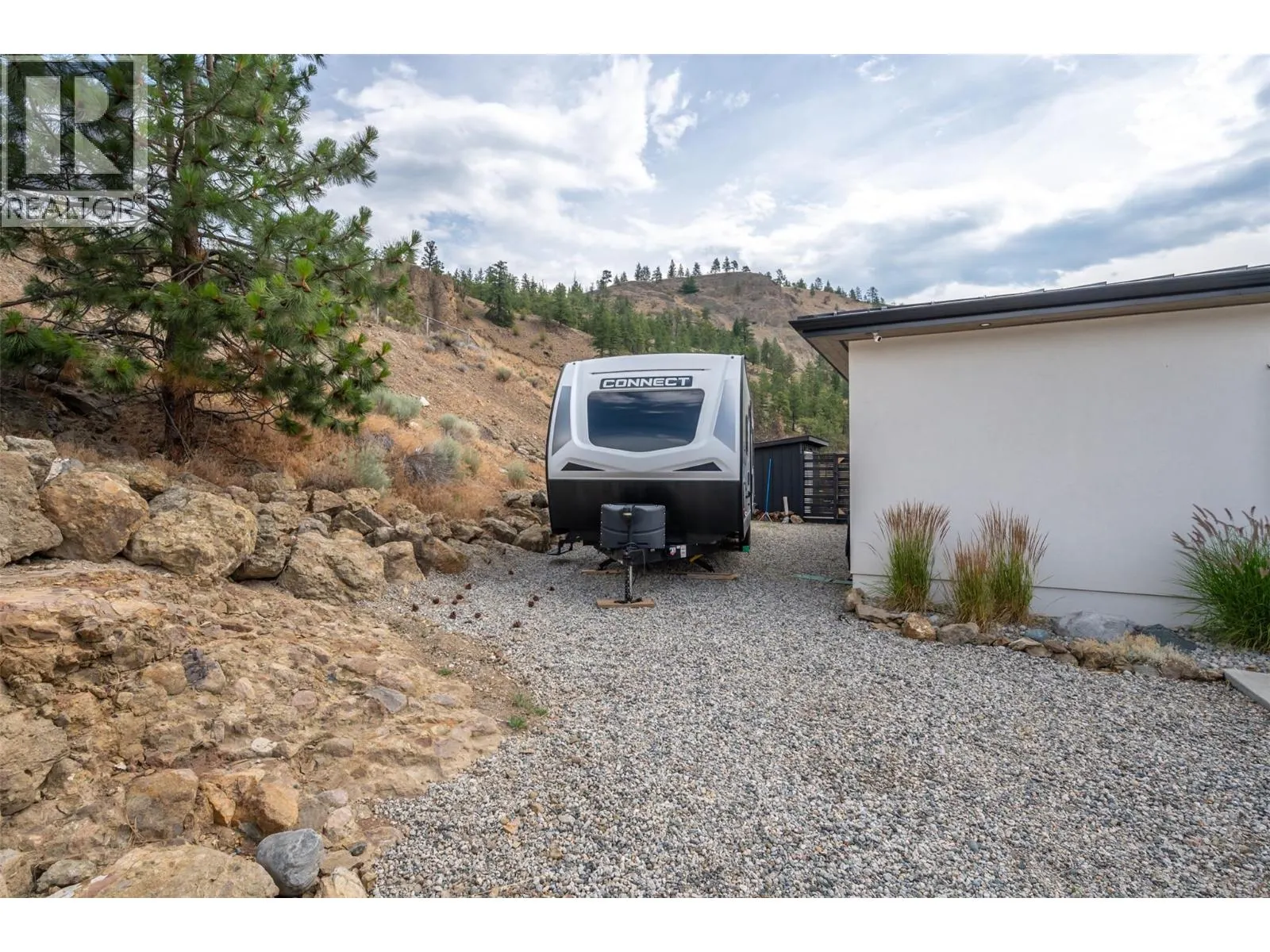 6709 VICTORIA Road Unit# 21