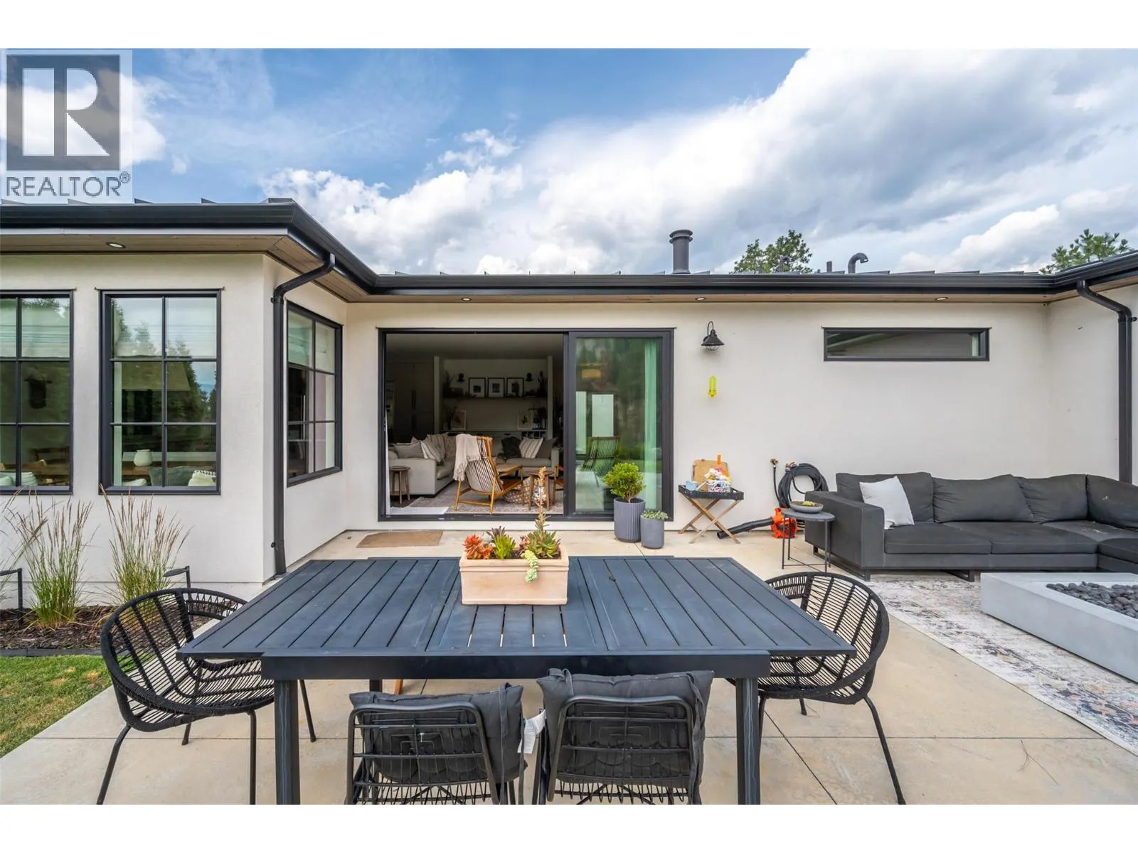 6709 VICTORIA Road Unit# 21