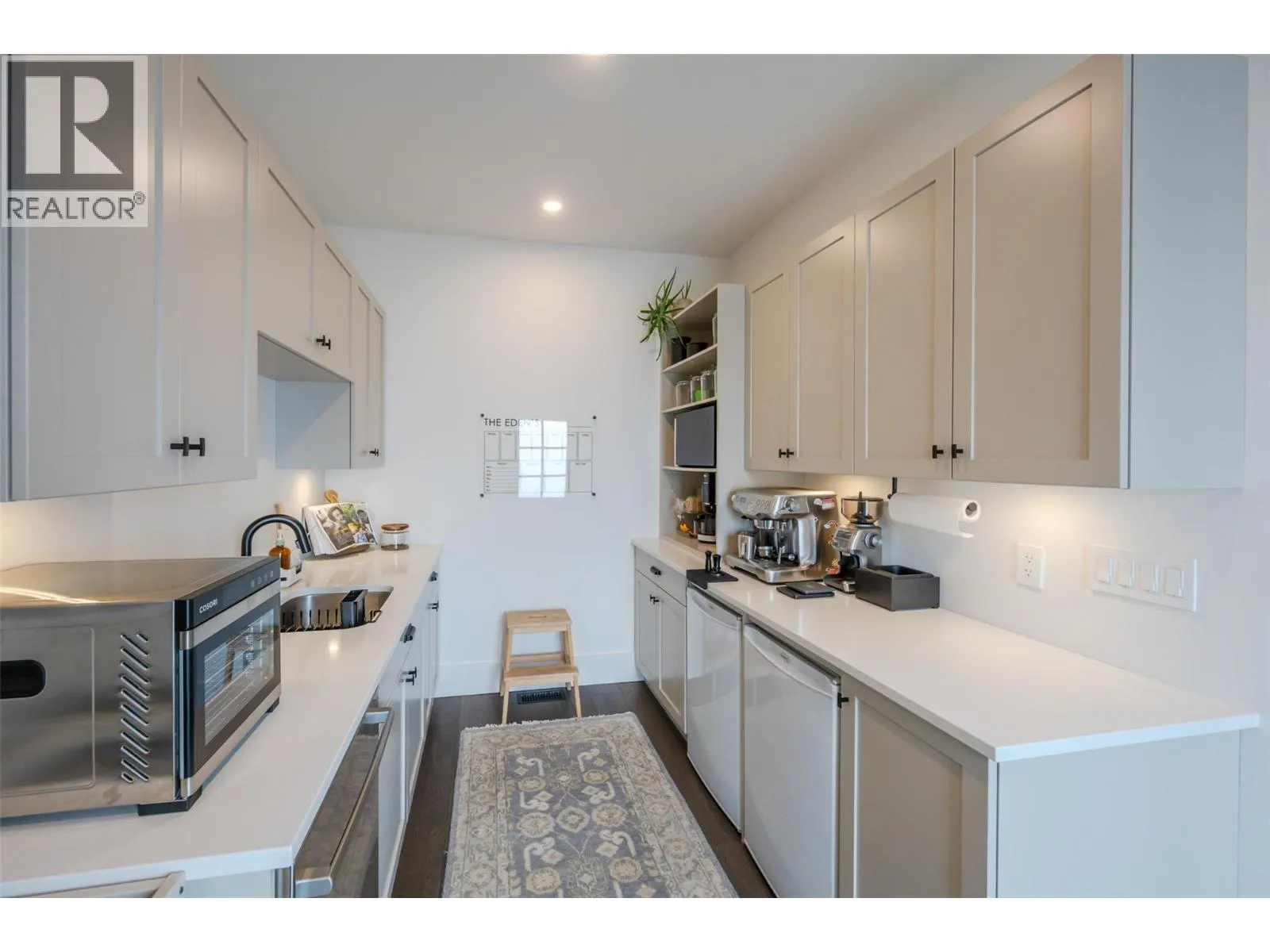 6709 VICTORIA Road Unit# 21
