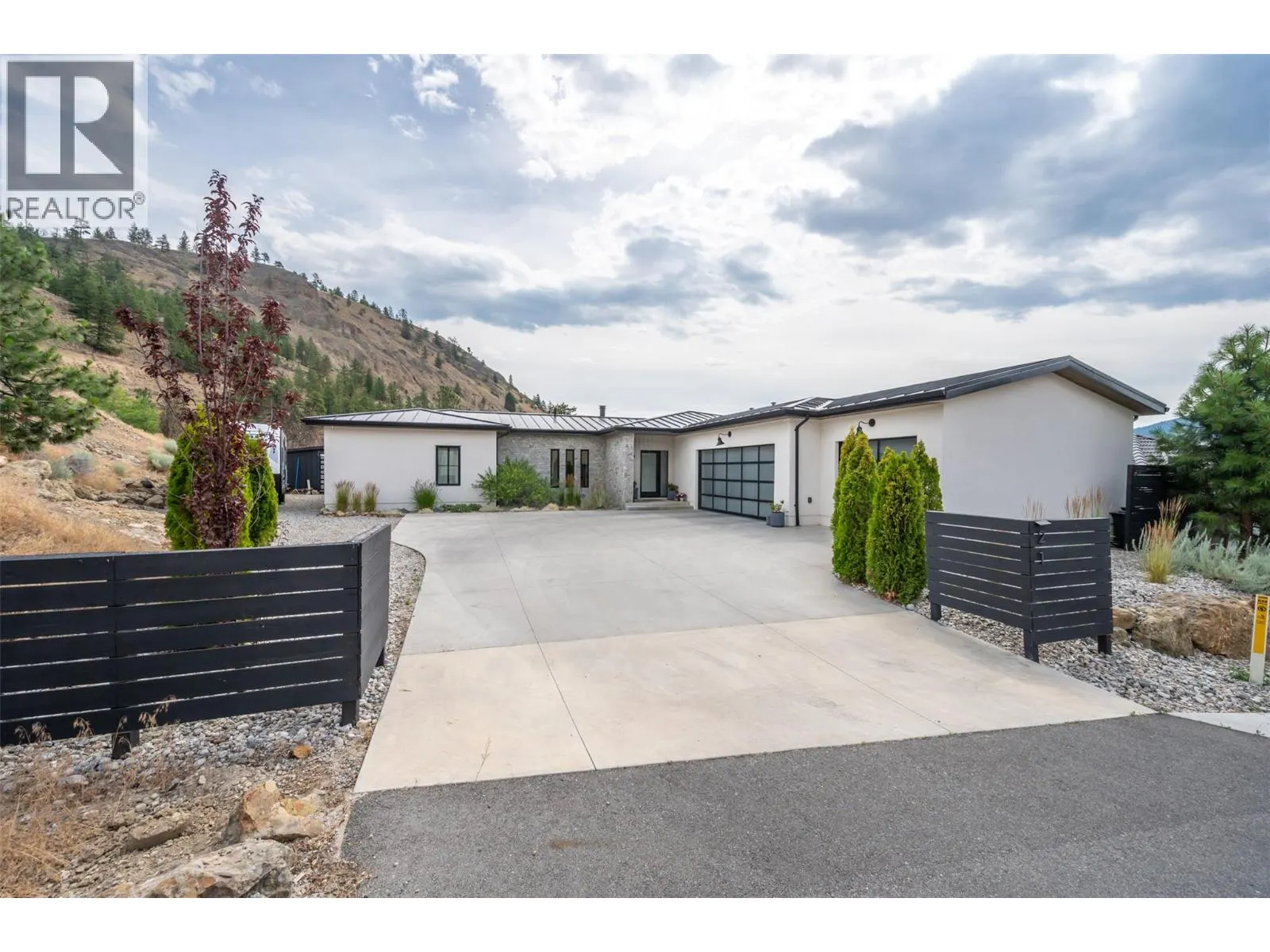6709 VICTORIA Road Unit# 21
