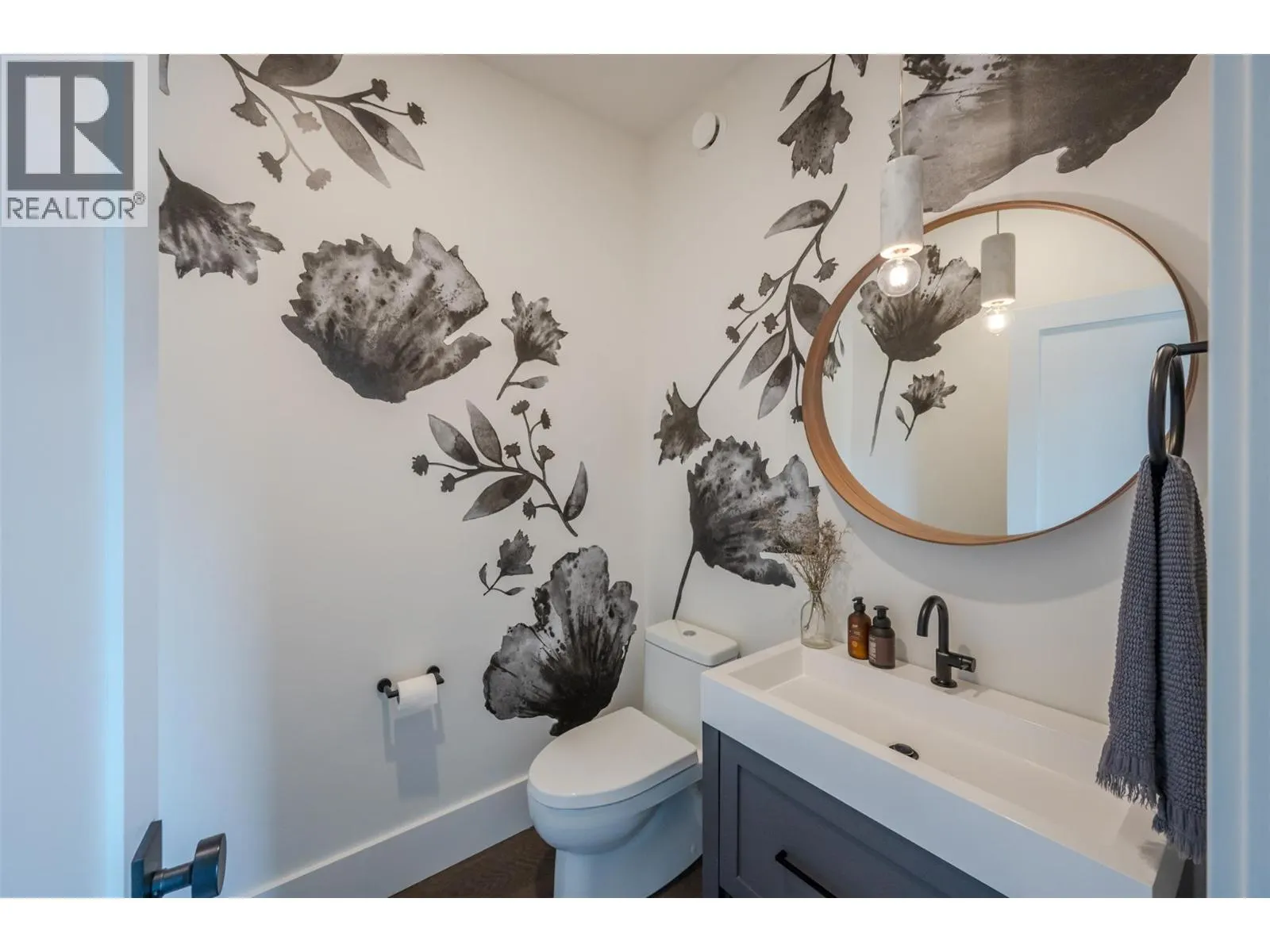 6709 VICTORIA Road Unit# 21