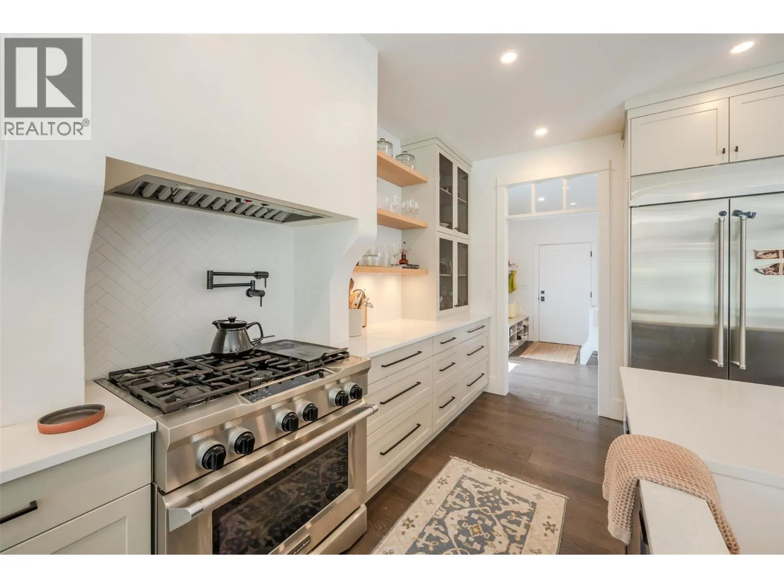 6709 VICTORIA Road Unit# 21
