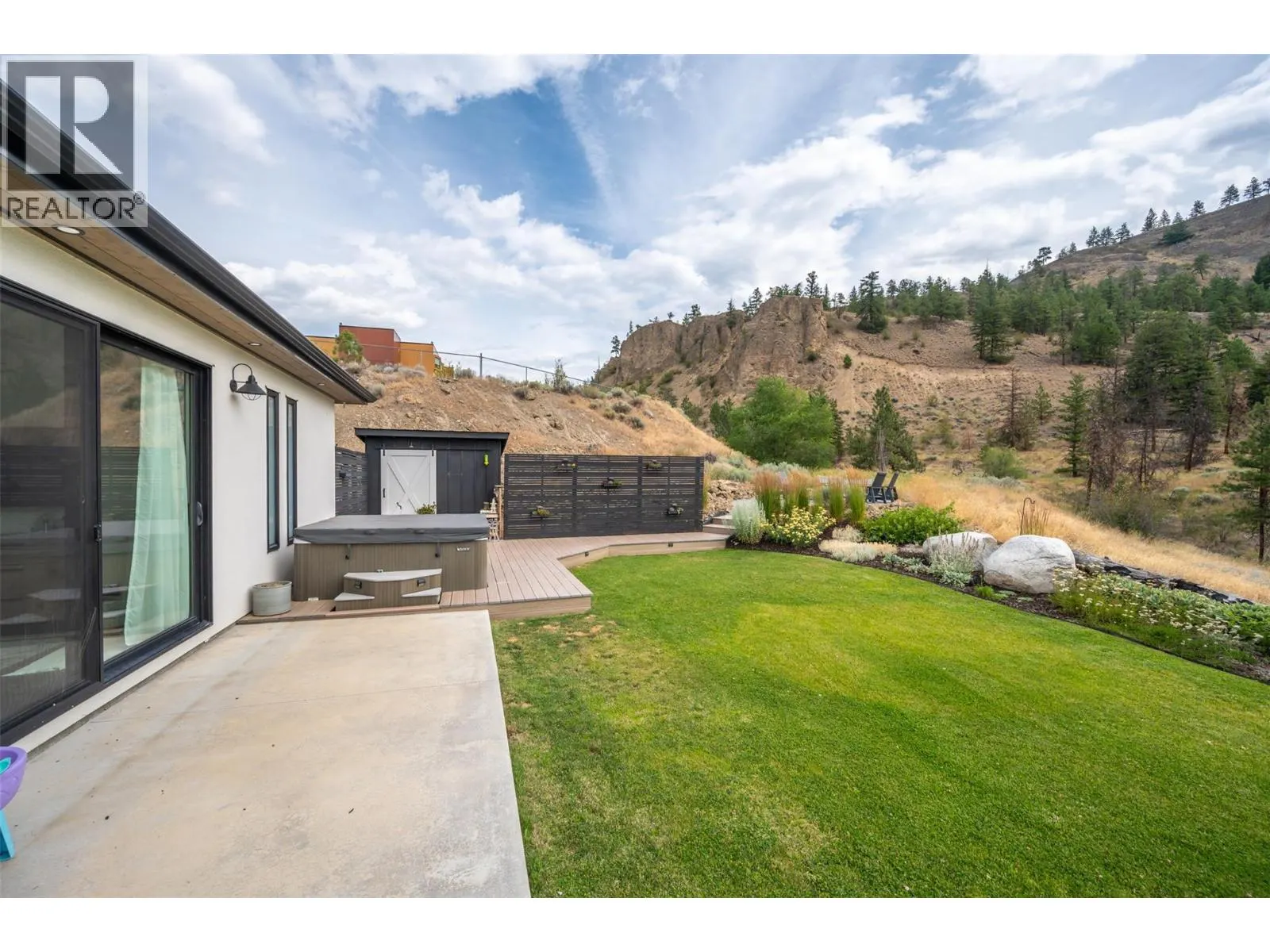 6709 VICTORIA Road Unit# 21