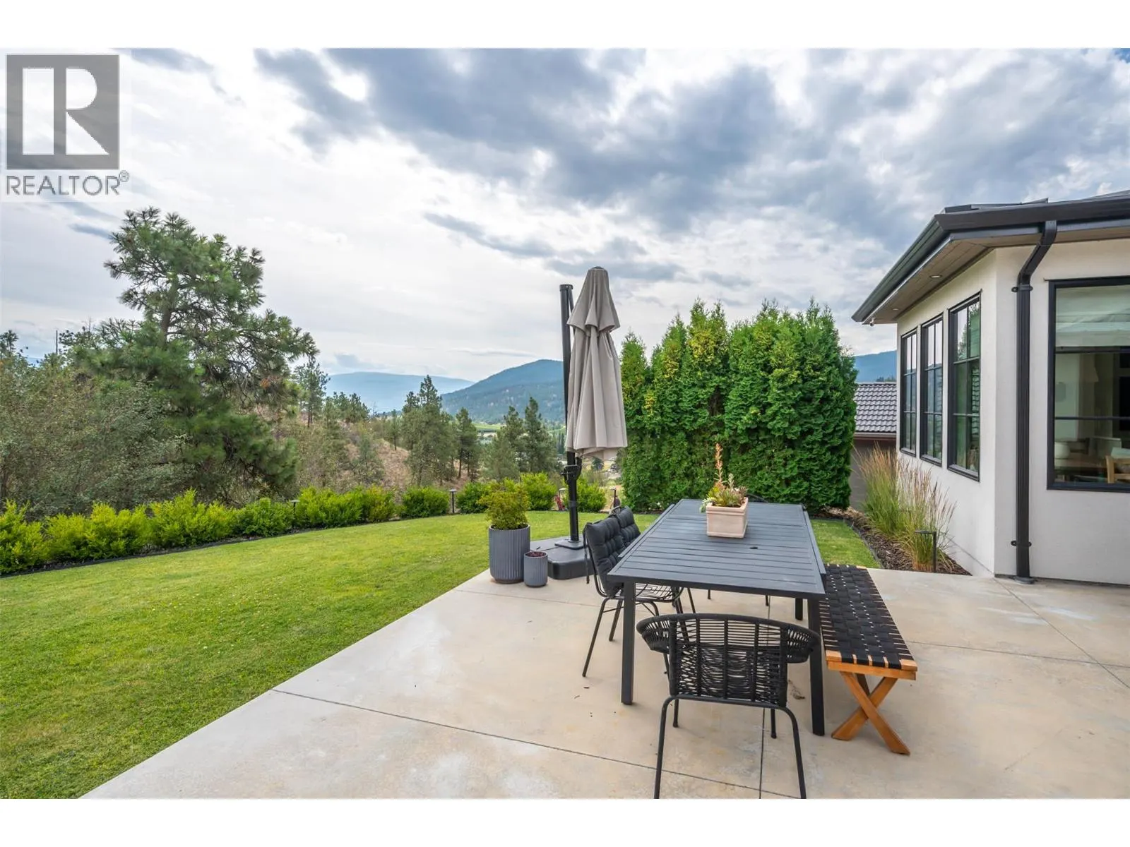 6709 VICTORIA Road Unit# 21