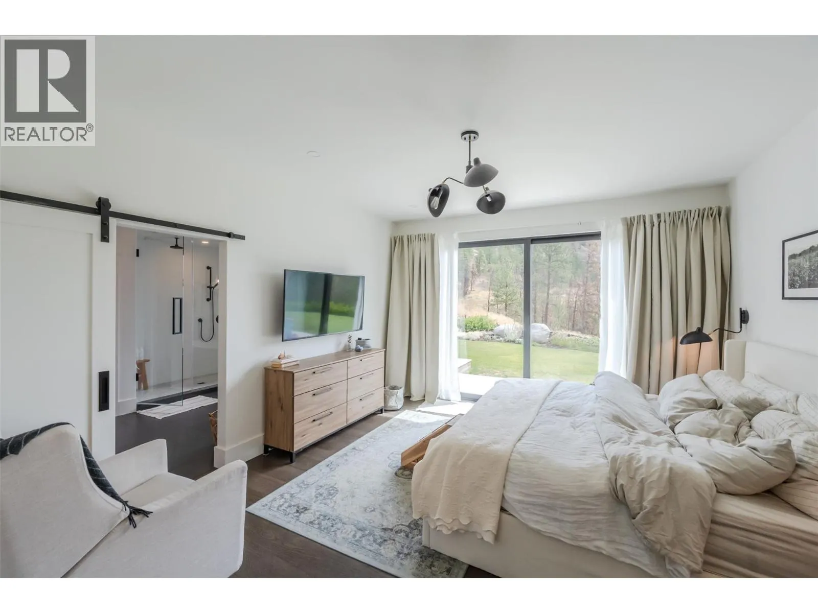 6709 VICTORIA Road Unit# 21
